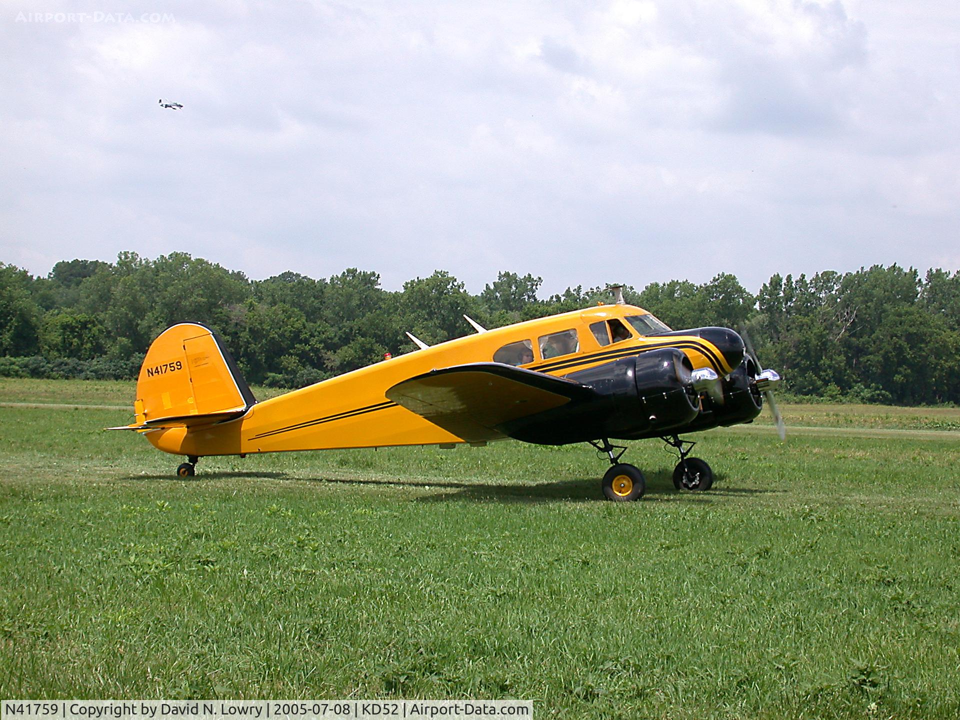 N41759, 1944 Cessna UC-78 (T-50) Bobcat C/N 5807, N41759 taxiing at KD52