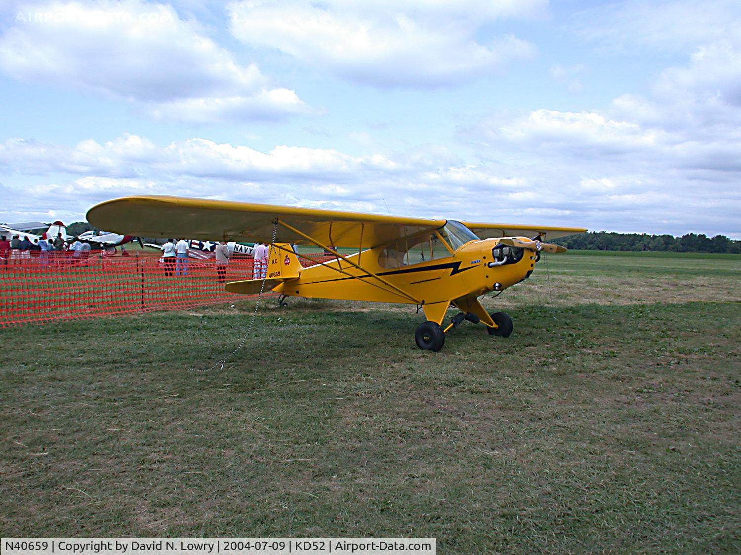 N40659, 1941 Piper J3C-65 Cub C/N 7420, N40659 during the 2004 airshow. KD52.