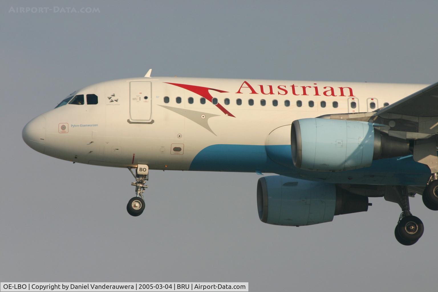 OE-LBO, 1998 Airbus A320-214 C/N 776, arrival on rnw 25L