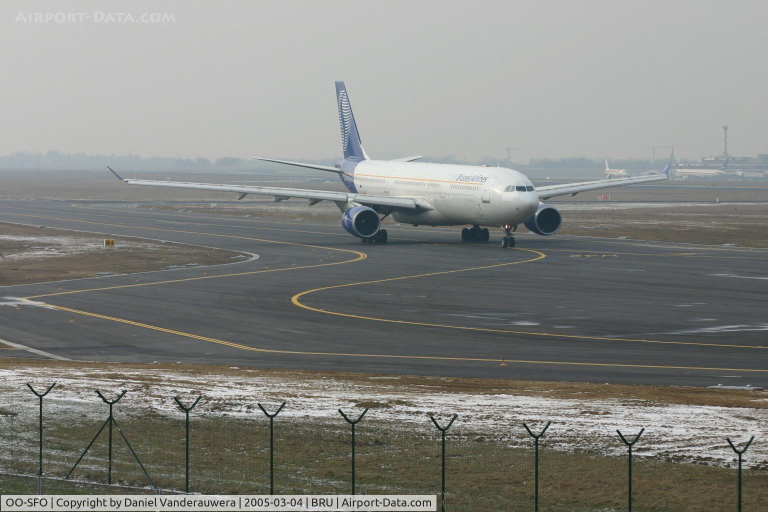 OO-SFO, 1994 Airbus A330-301 C/N 045, flight SN353 taxiing to rnw 25R
