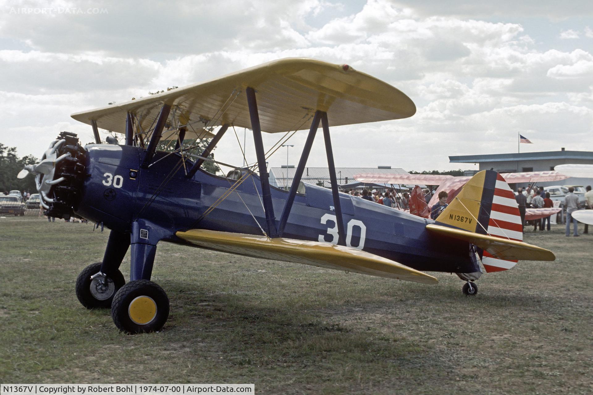 N1367V, 1943 Boeing N2S-5 C/N 75-8807, Boeing N2S-5 (1943)