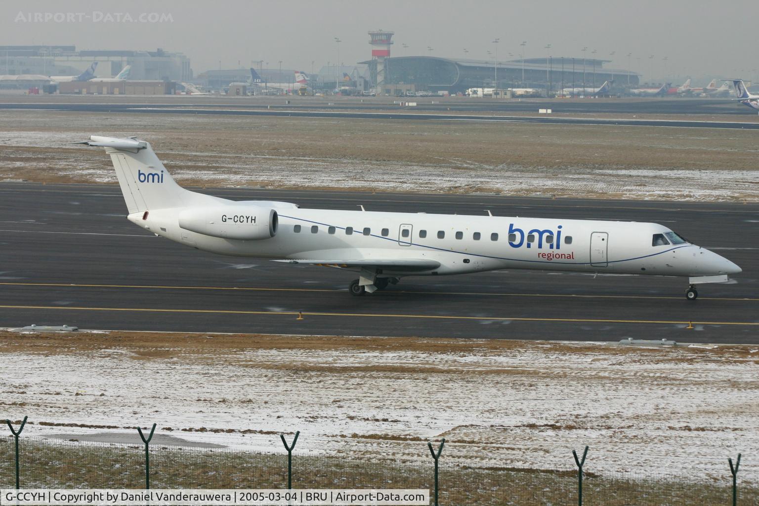 G-CCYH, 1998 Embraer EMB-145EP (ERJ-145EP) C/N 145070, taxiing to rnw 25R