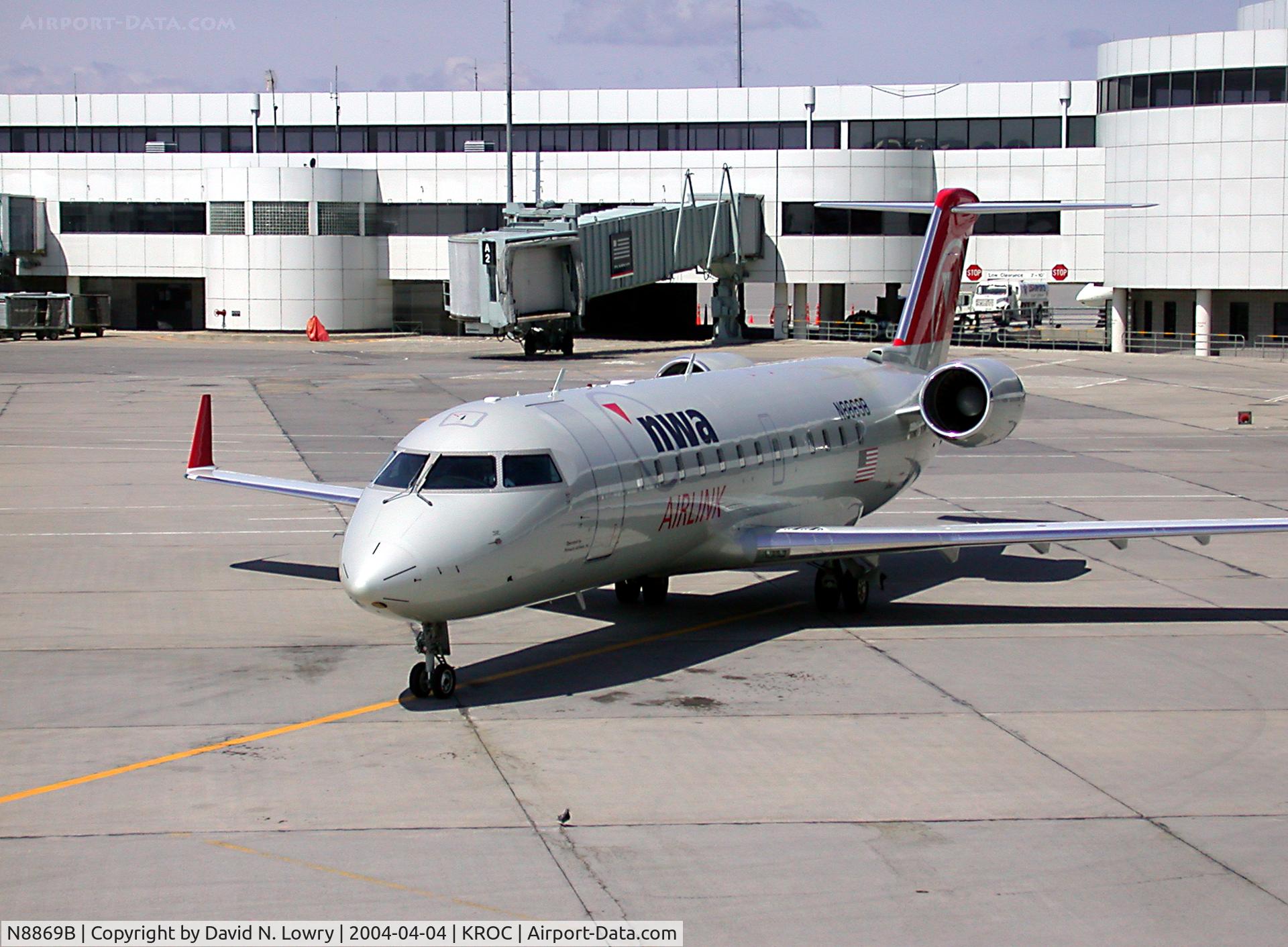 N8869B, 2003 Canadair CRJ-440 (CL-600-2B19) Regional Jet C/N 7869, N8869B arriving KROC