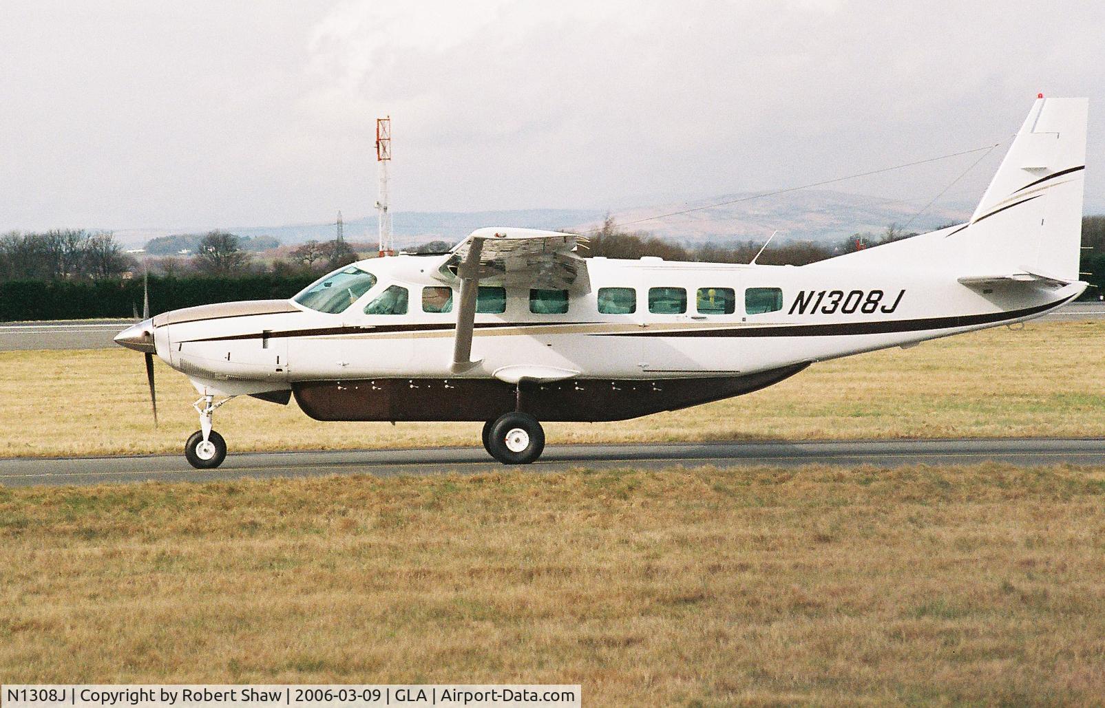N1308J, 2005 Cessna 208B C/N 208B1163, Taxiing at Glasgow International Airport