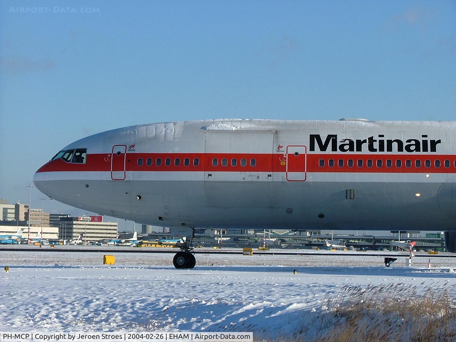 PH-MCP, 1994 McDonnell Douglas MD-11F C/N 48616, aircraft will be de-iced allmost at the beginning of the runway.