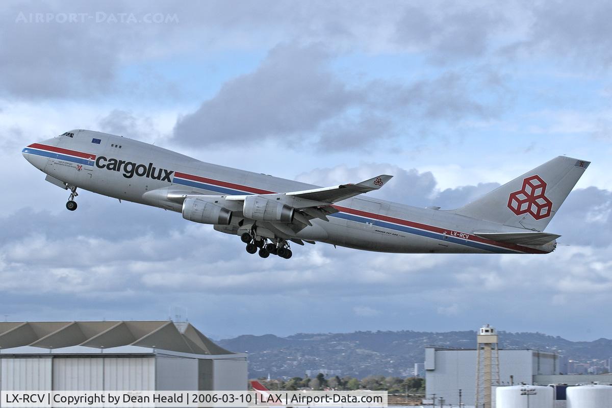 LX-RCV, 1999 Boeing 747-4R7F C/N 30400, Cargolux LX-RCV (FLT CLX774D) departing LAX RWY 25L on a stormy day enroute to Don Miguel Hidalgo Y Costilla International Airport (MMGL) - Guadalajara, Mexico.