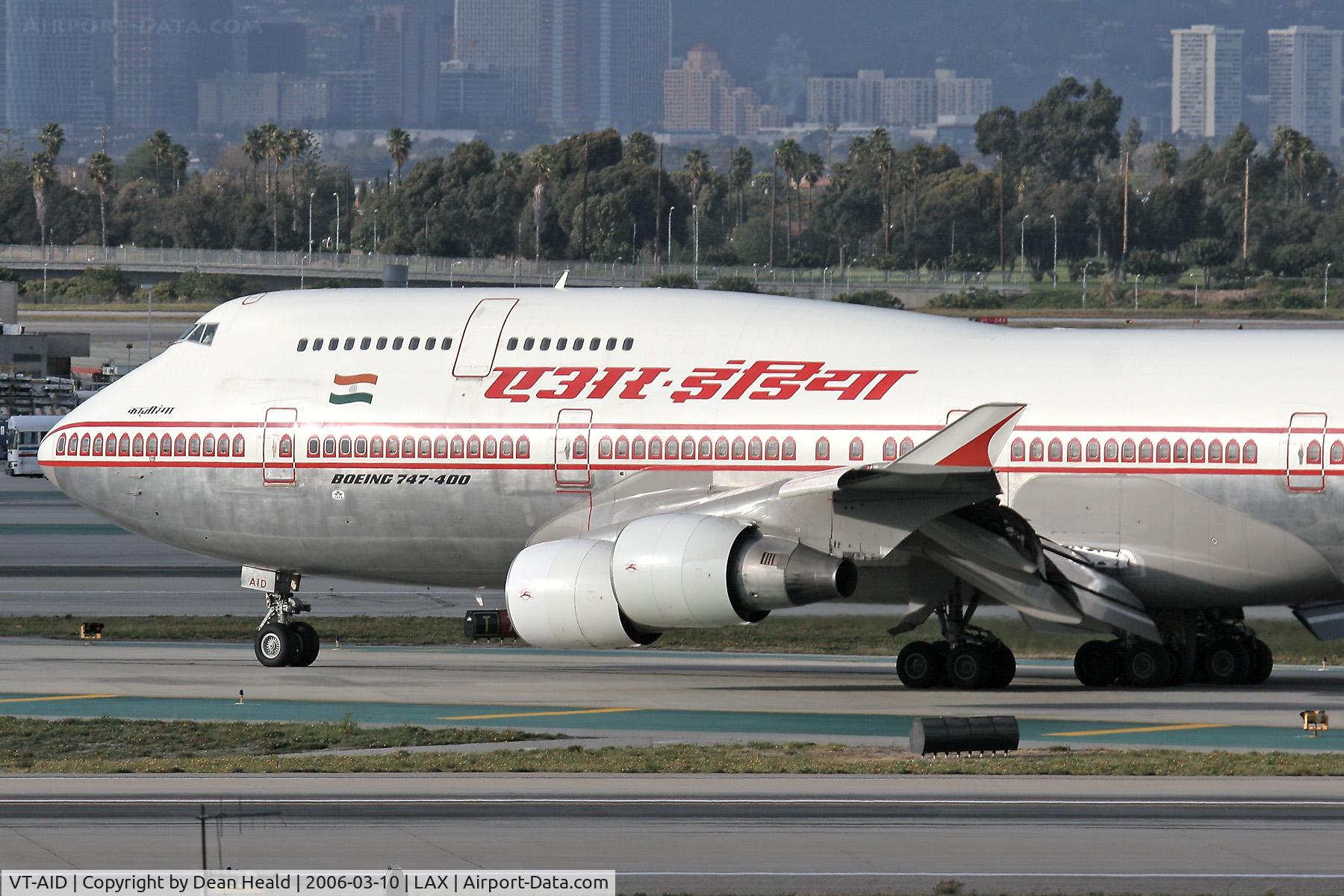VT-AID, Boeing 747-4B5 C/N 24621, Close-up of Air India VT-AID (Boeing 747-4B5) - FLT AIC137 holding short of LAX RWY 25R after arriving on RWY 25L from Frankfurt Main (EDDF) - Frankfurt Germany.
