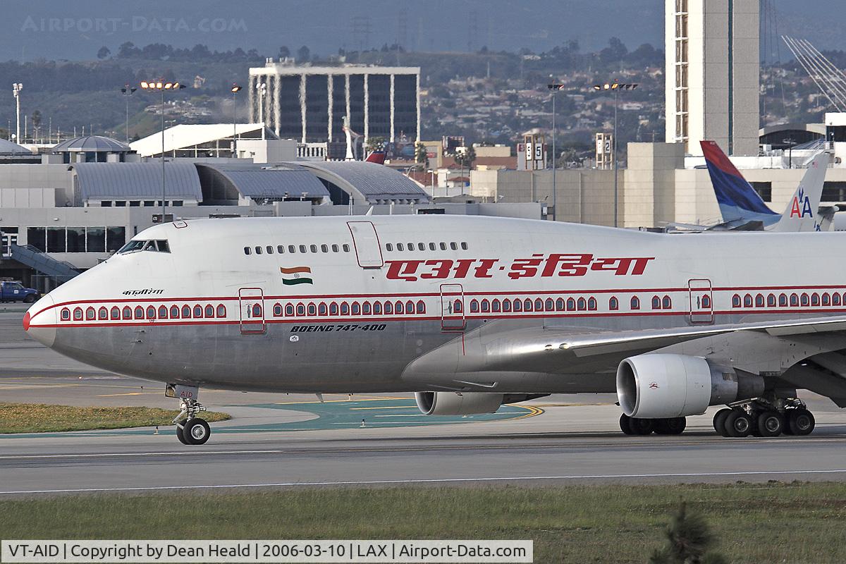 VT-AID, Boeing 747-4B5 C/N 24621, Close-up of Air India VT-AID (Boeing 747-4B5) - FLT AIC137 rolling out after arriving on RWY 25L from Frankfurt Main (EDDF) - Frankfurt Germany.