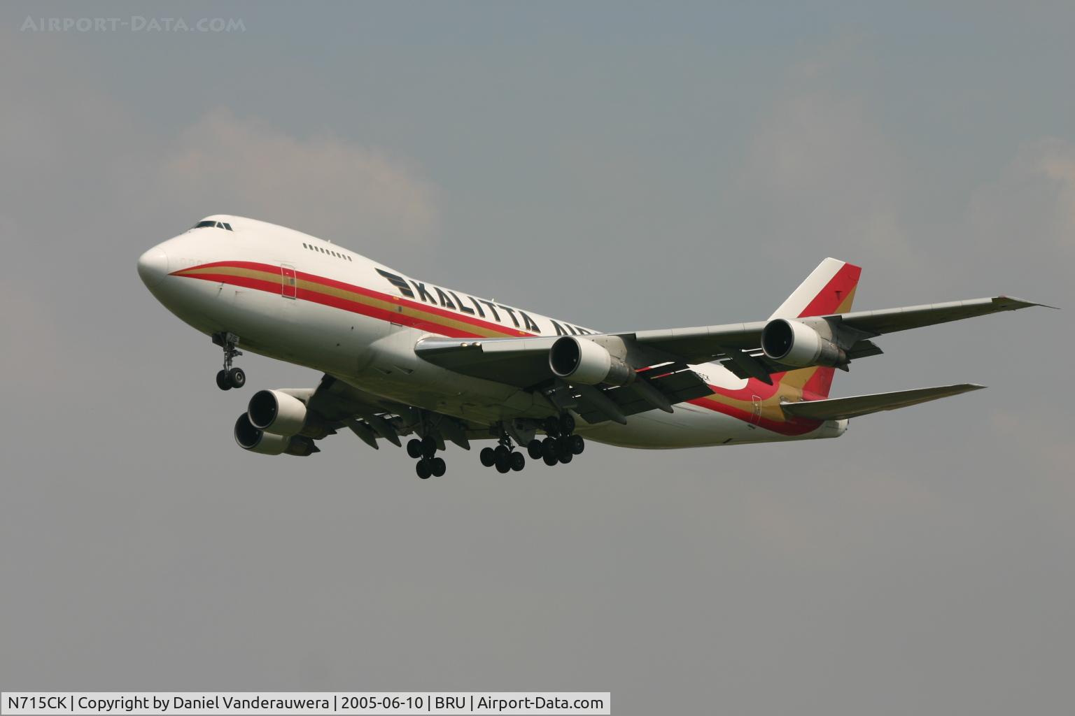 N715CK, 1982 Boeing 747-209B C/N 22447, short before landing on rnw 25R
