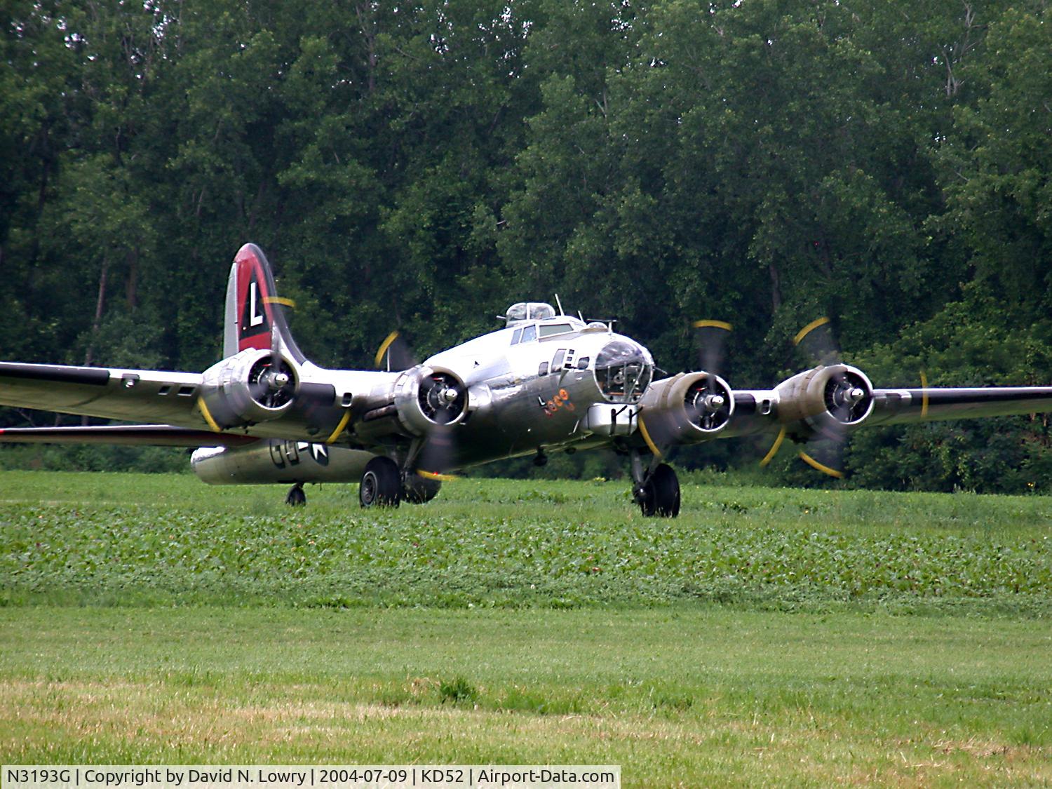 N3193G, 1944 Boeing B-17G Flying Fortress C/N 77255, On the Grass at KD52.
