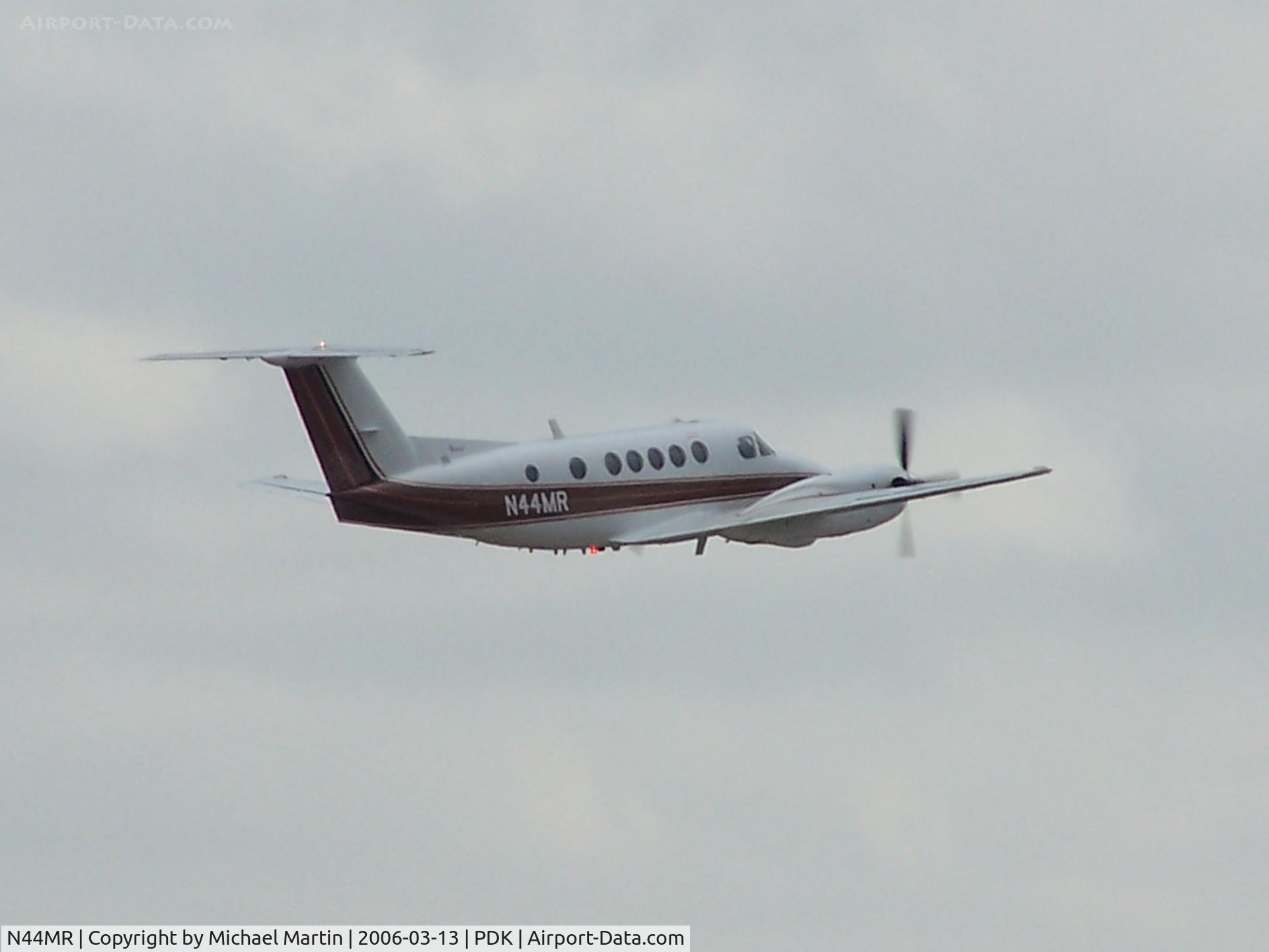 N44MR, 1981 Beechcraft B200C Super King Air C/N BL-27, Departing PDK - Gear Up!