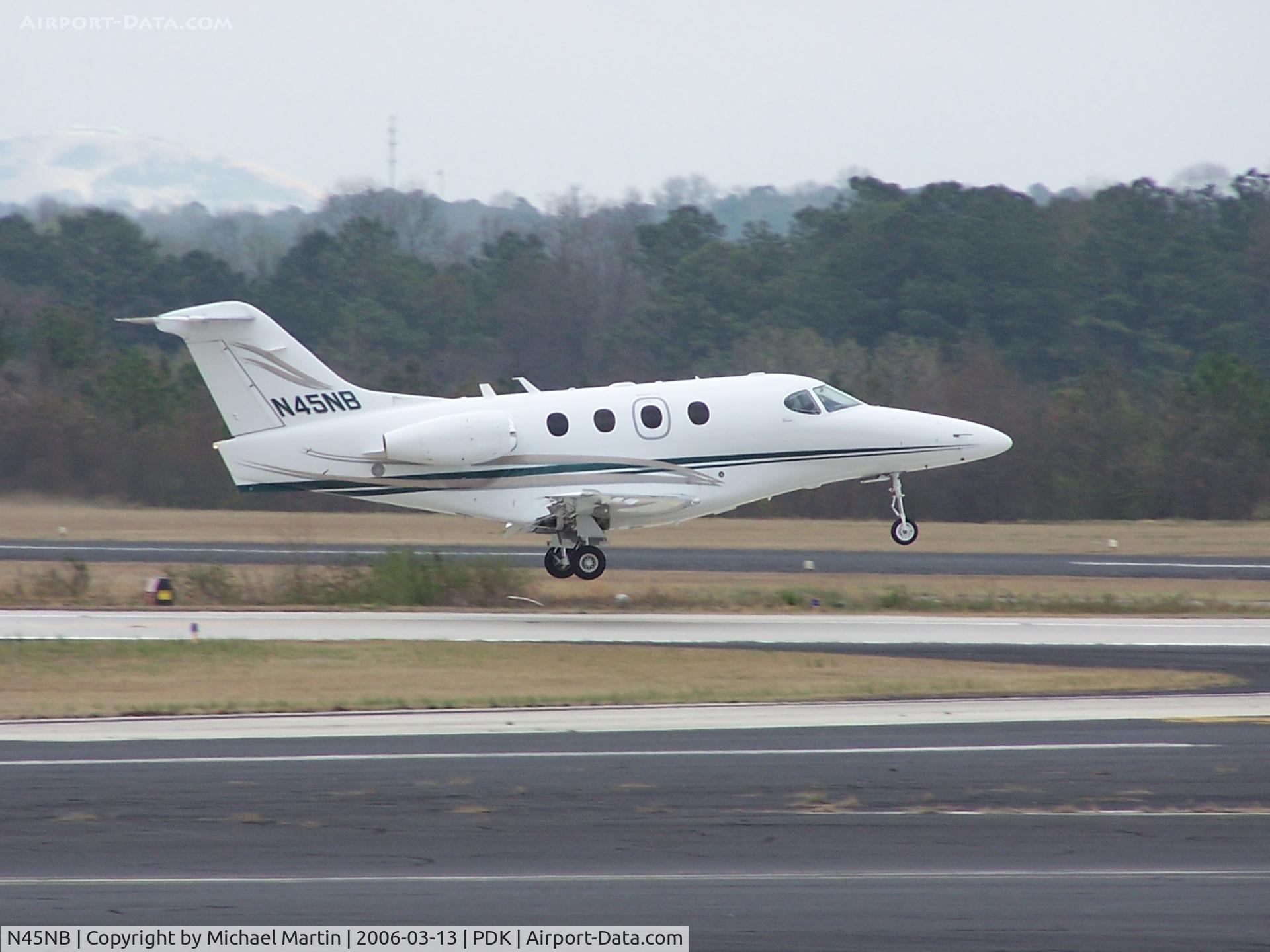 N45NB, 2004 Raytheon Aircraft Company 390 C/N RB-91, Departing PDK on 20L
