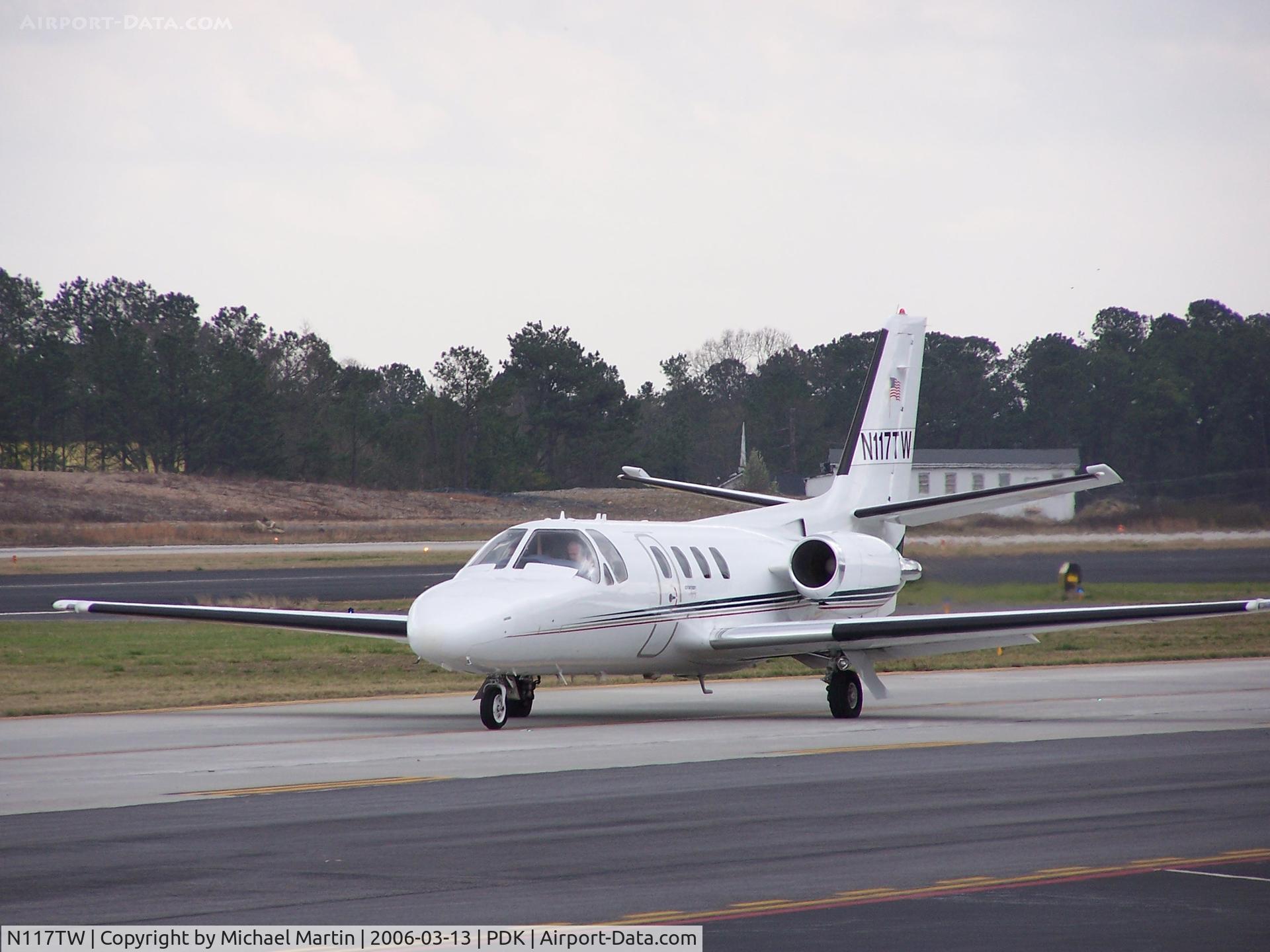 N117TW, 1972 Cessna 500 Citation I C/N 500-0059, Taxing from Mercury Air Service