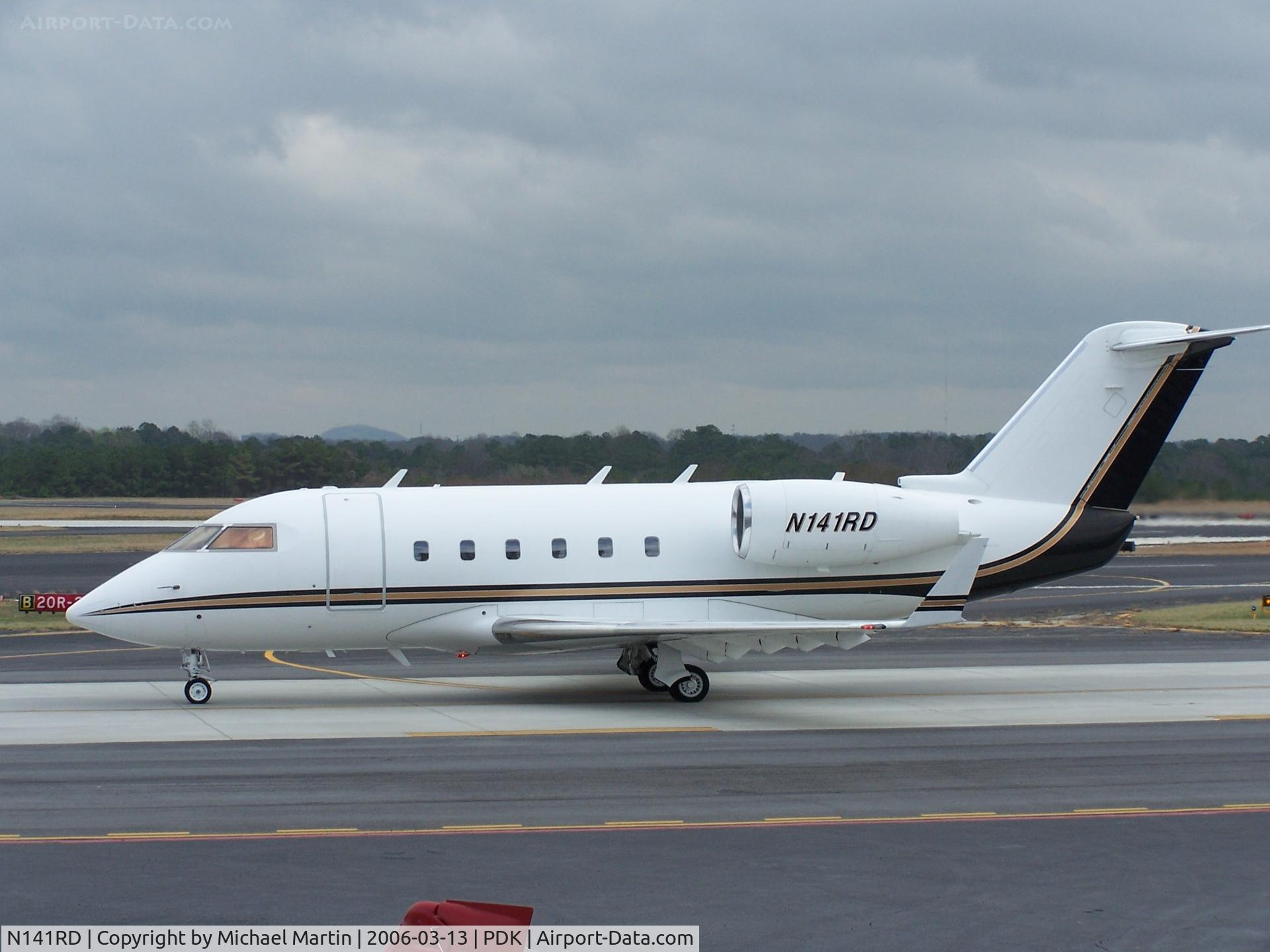 N141RD, 1982 Canadair Challenger 600S (CL-600-1A11) C/N 1041, Taxing to 20L