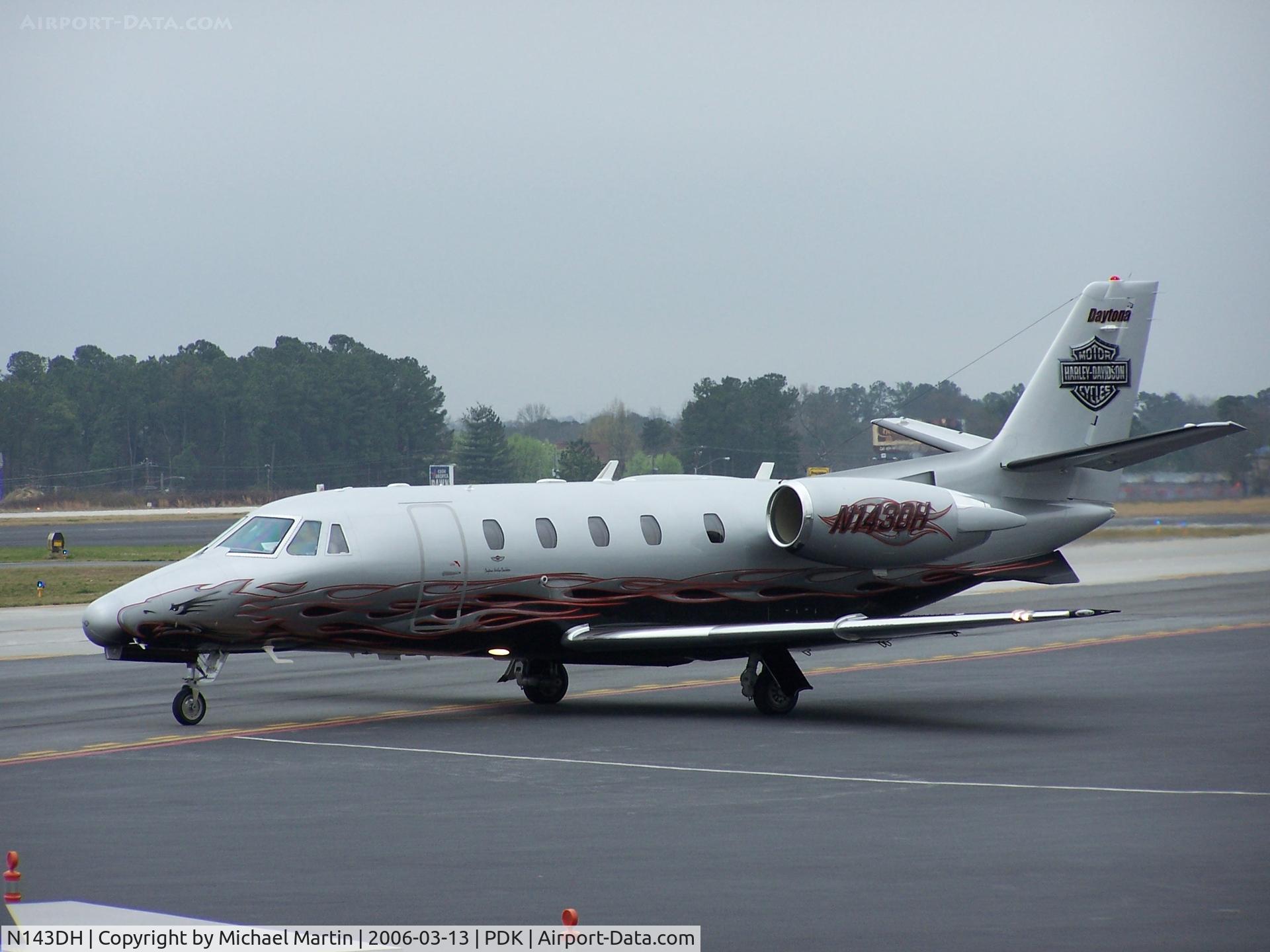 N143DH, 2004 Cessna 560XLS Citation Excel C/N 560-5514, Dropping passengers off at Mercury Air Center