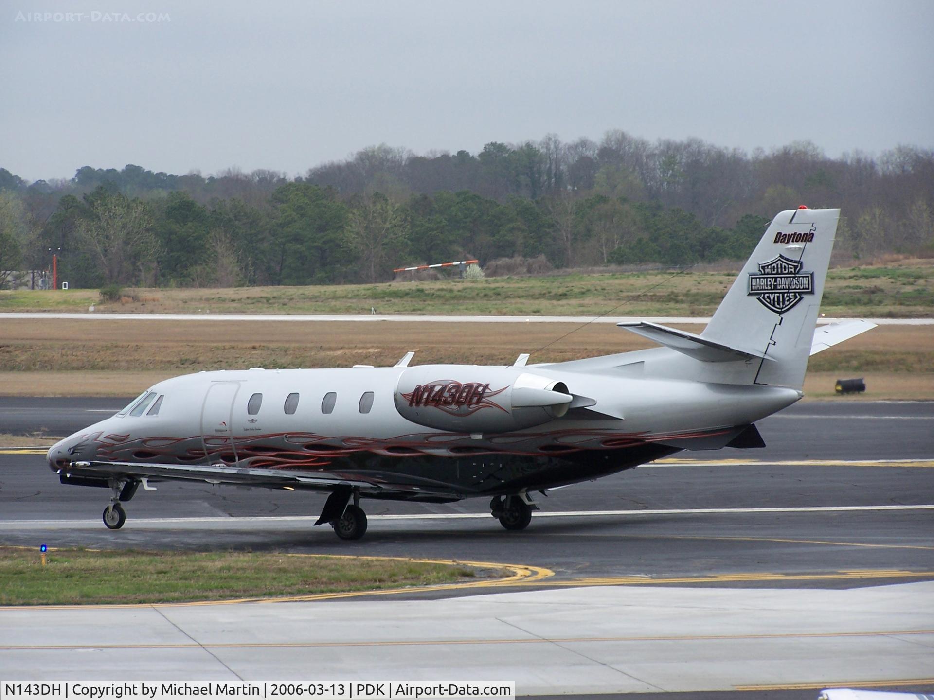N143DH, 2004 Cessna 560XLS Citation Excel C/N 560-5514, Taxing to 20L