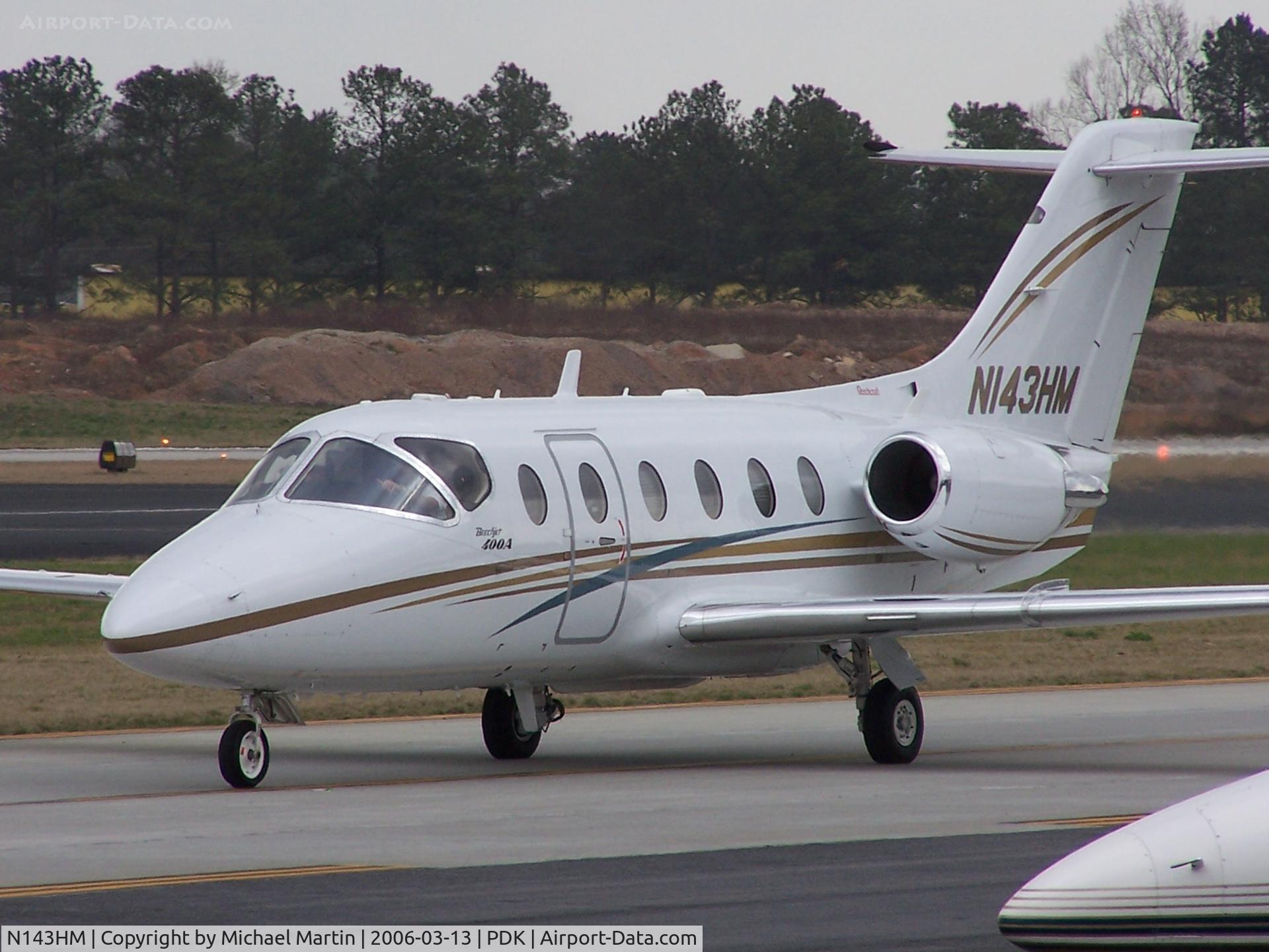 N143HM, 1998 Raytheon Aircraft Company 400A C/N RK-205, Taxing to Signature Air