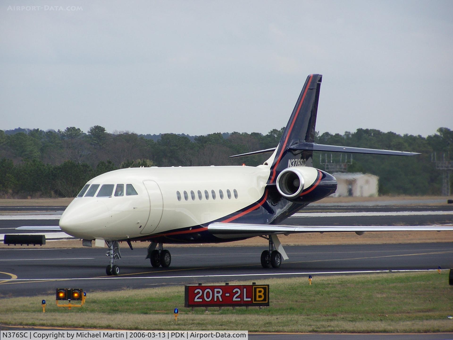 N376SC, 2005 Dassault Falcon 2000EX C/N 57, Taxing to Signature Air