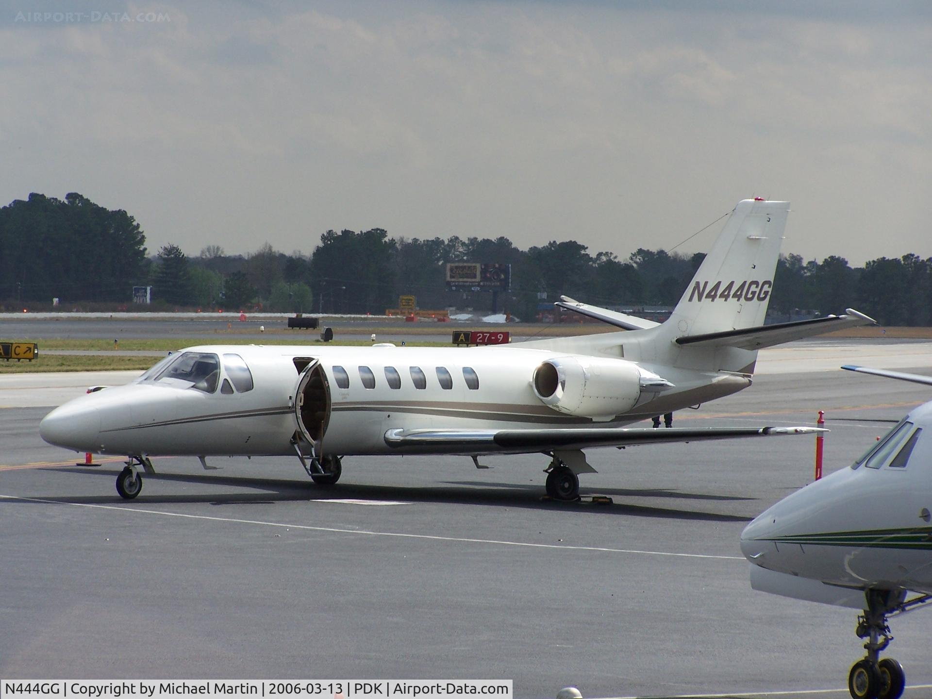 N444GG, 1994 Cessna 560 C/N 560-0262, Pre-flight at Mercury Air Center for trip to PIT