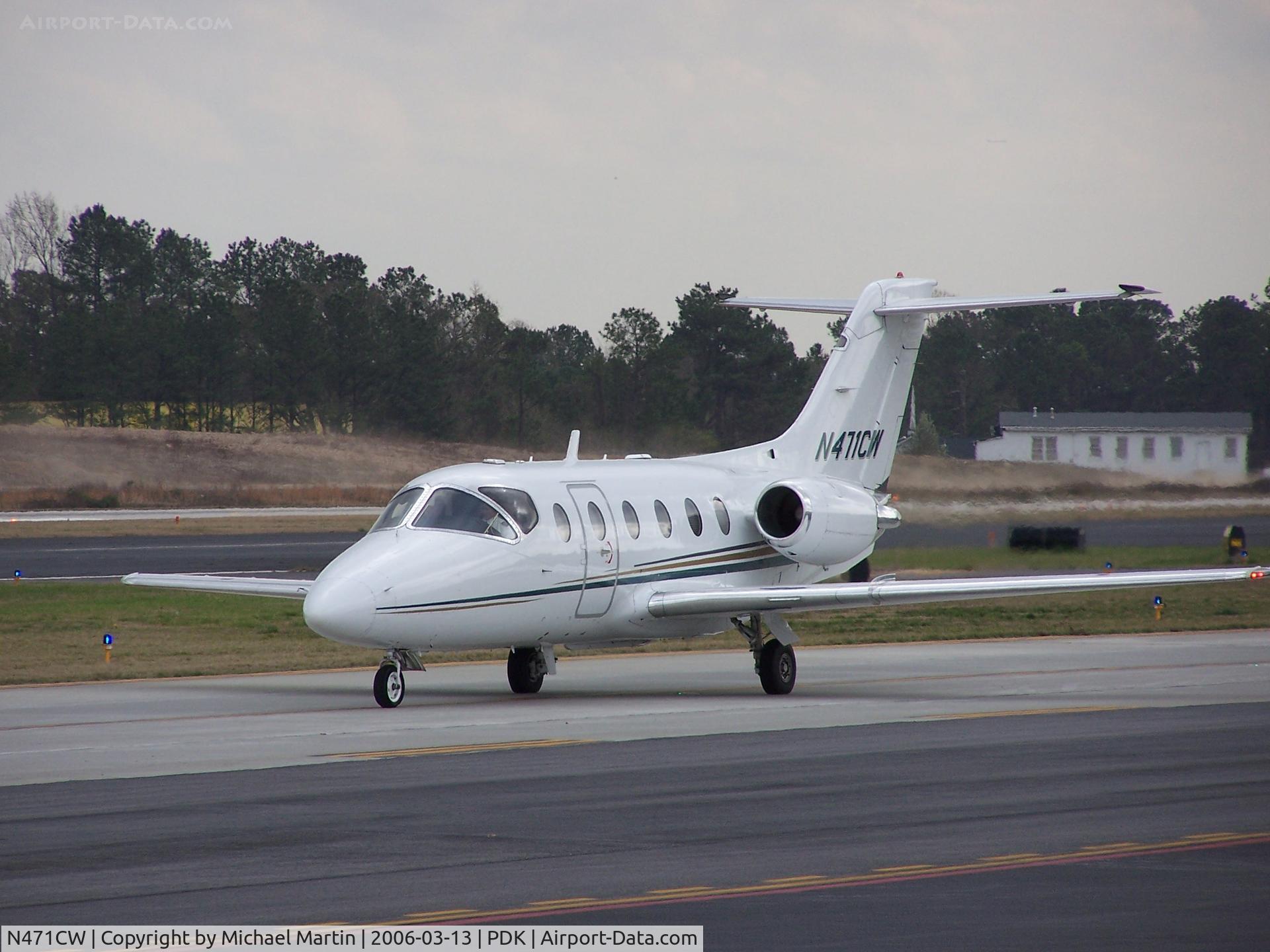 N471CW, 1997 Beechcraft 400A Beechjet C/N RK-161, Taxing to Mercury Air Center