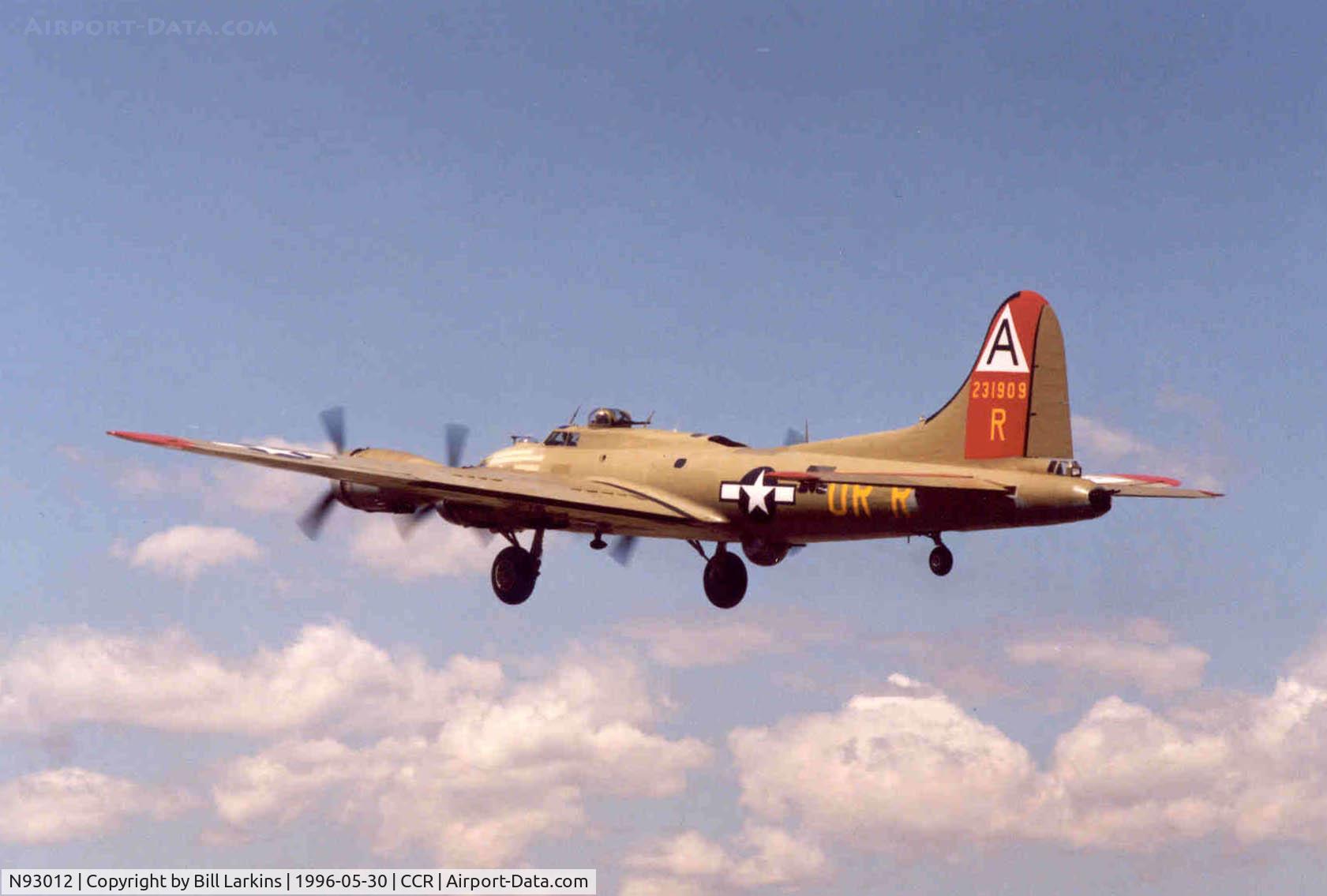 N93012, 1944 Boeing B-17G-30-BO Flying Fortress C/N 32264, Taking off from Buchanan Field