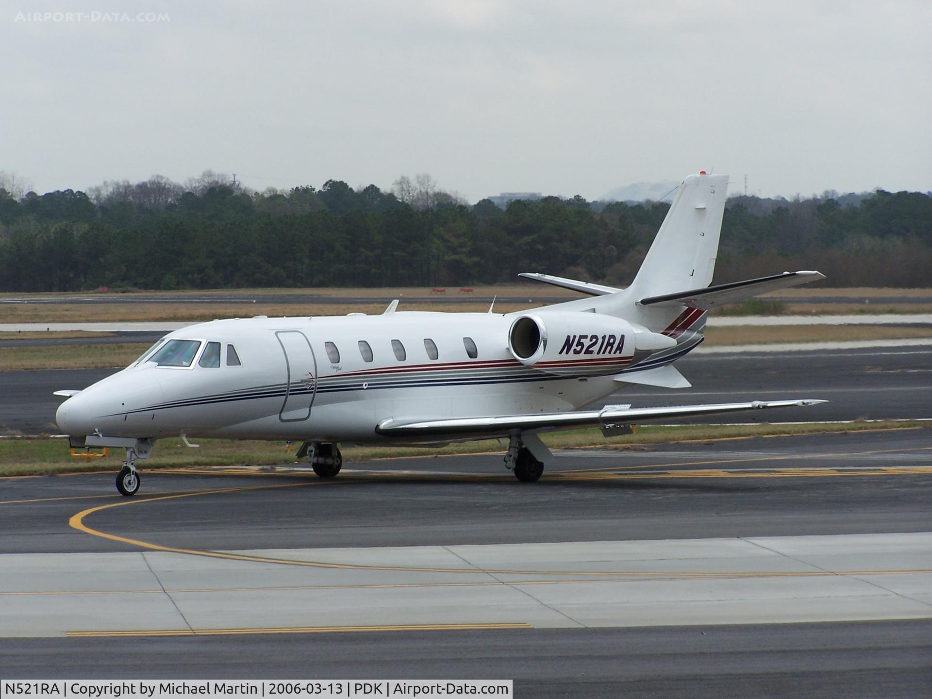 N521RA, 2000 Cessna 560XL C/N 560-5076, Taxing to Epps Air Service
