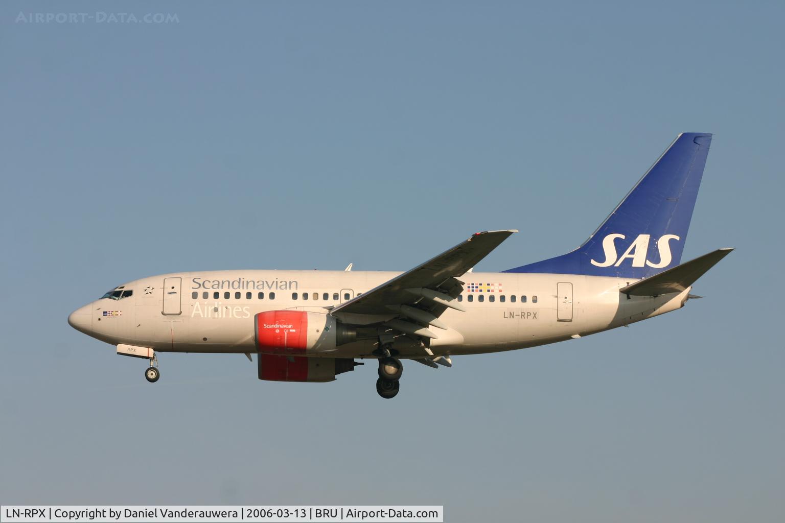 LN-RPX, 1998 Boeing 737-683 C/N 28291, short to land on rnw 25L