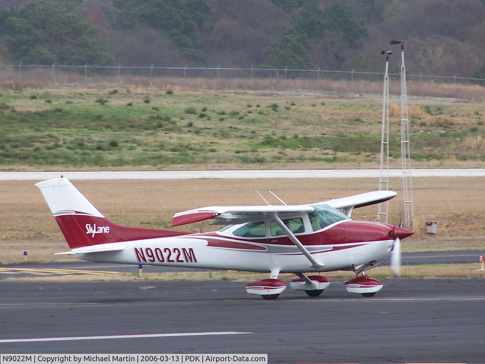 N9022M, 1976 Cessna 182P Skylane C/N 18264647, Departing PDK on 20R
