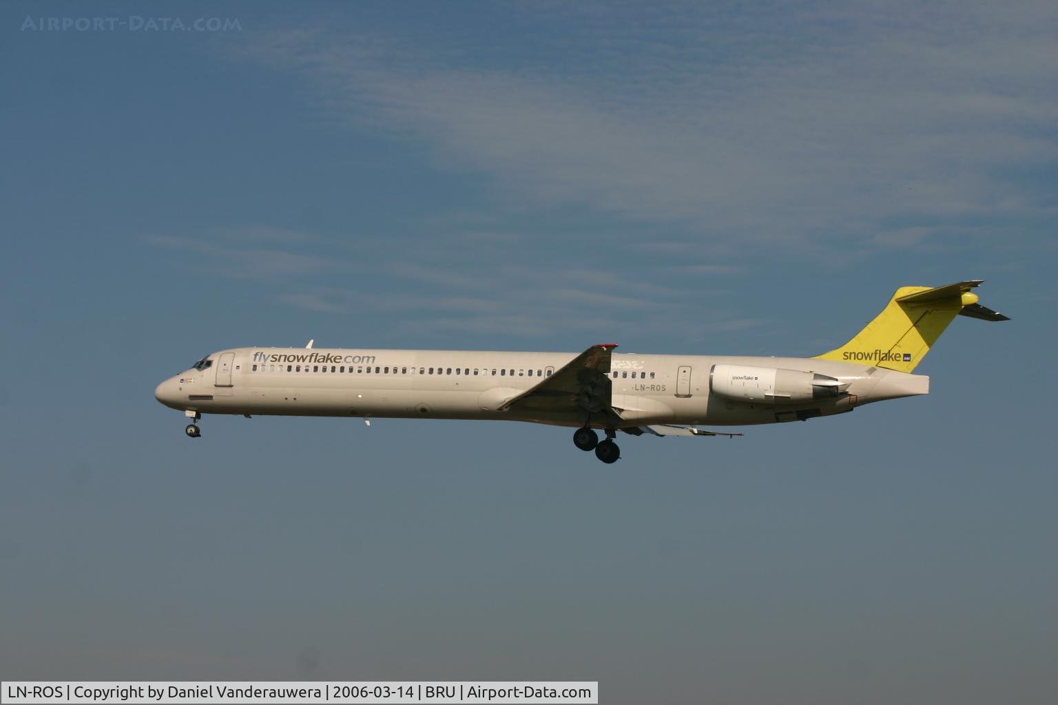 LN-ROS, 1986 McDonnell Douglas MD-83 (DC-9-83) C/N 49421, arrival on rnw 25L