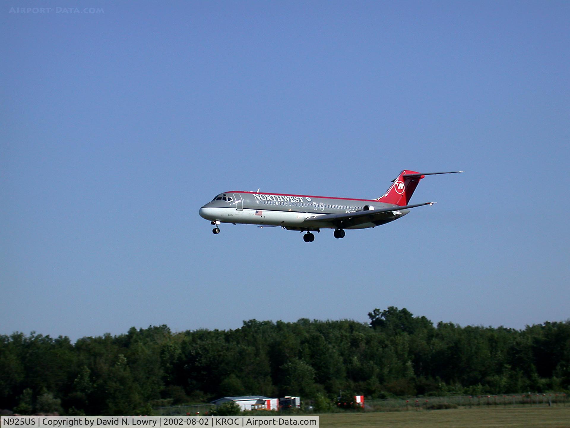 N925US, 1970 Douglas DC-9-32 C/N 47472, N925US arriving KROC