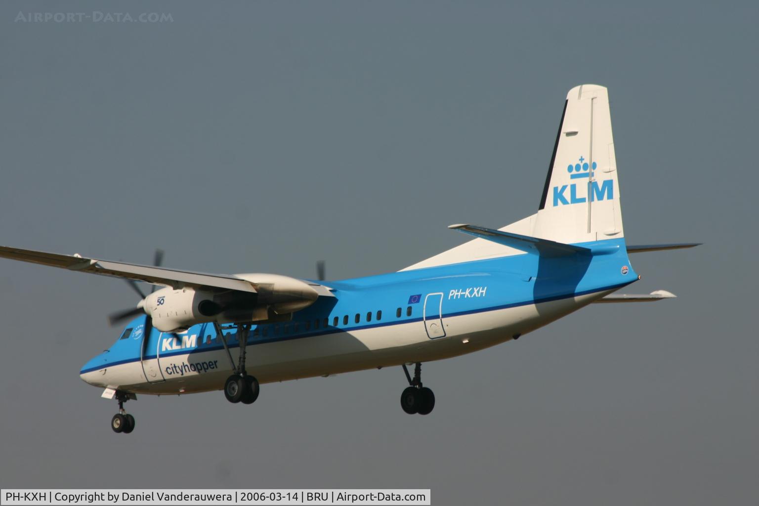 PH-KXH, 1992 Fokker 50 C/N 20249, arrival to rnw 25L