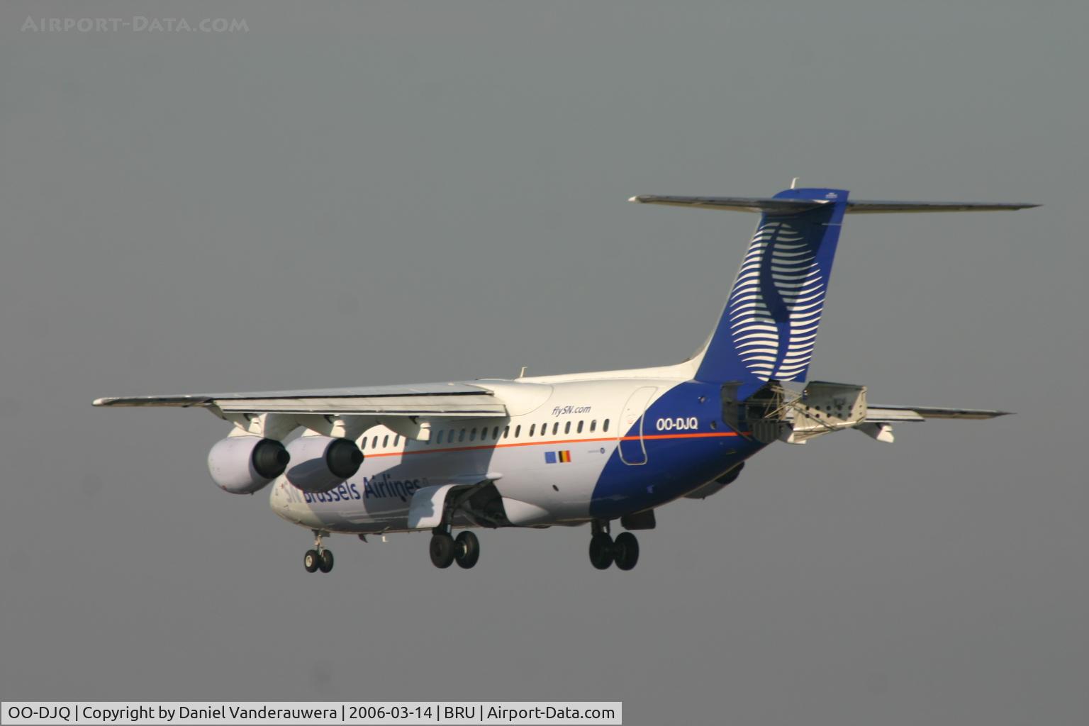 OO-DJQ, 1996 British Aerospace Avro 146-RJ85 C/N E.2289, short land on rnw 25L