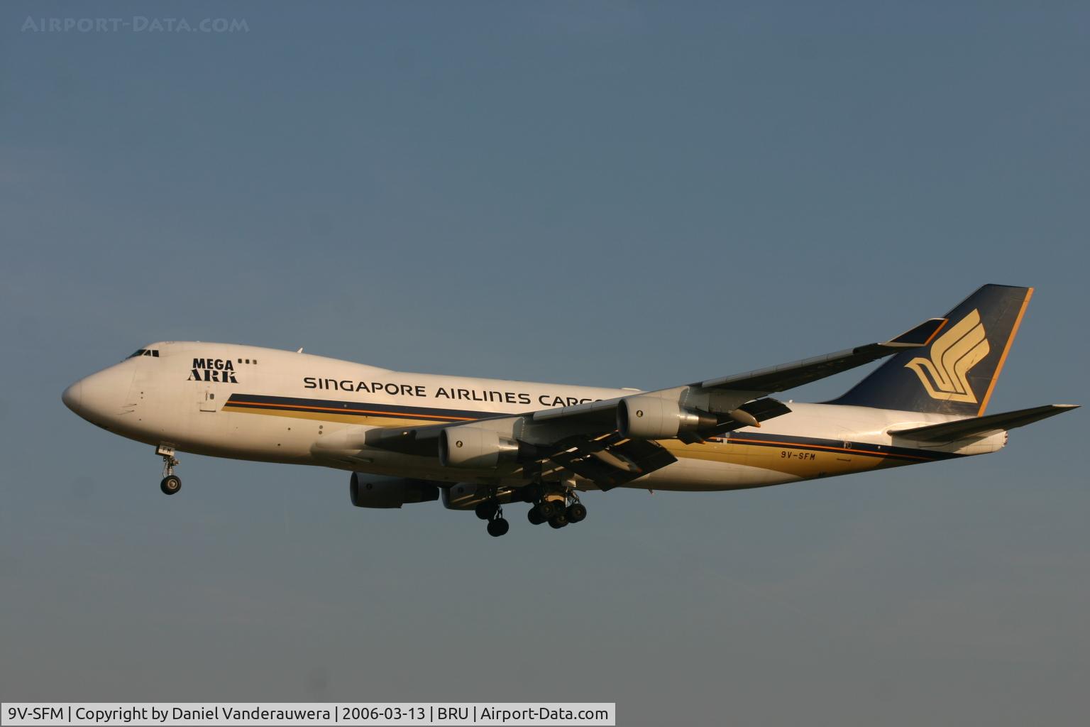 9V-SFM, 2003 Boeing 747-412F/SCD C/N 32898, late arrival on rnw 02