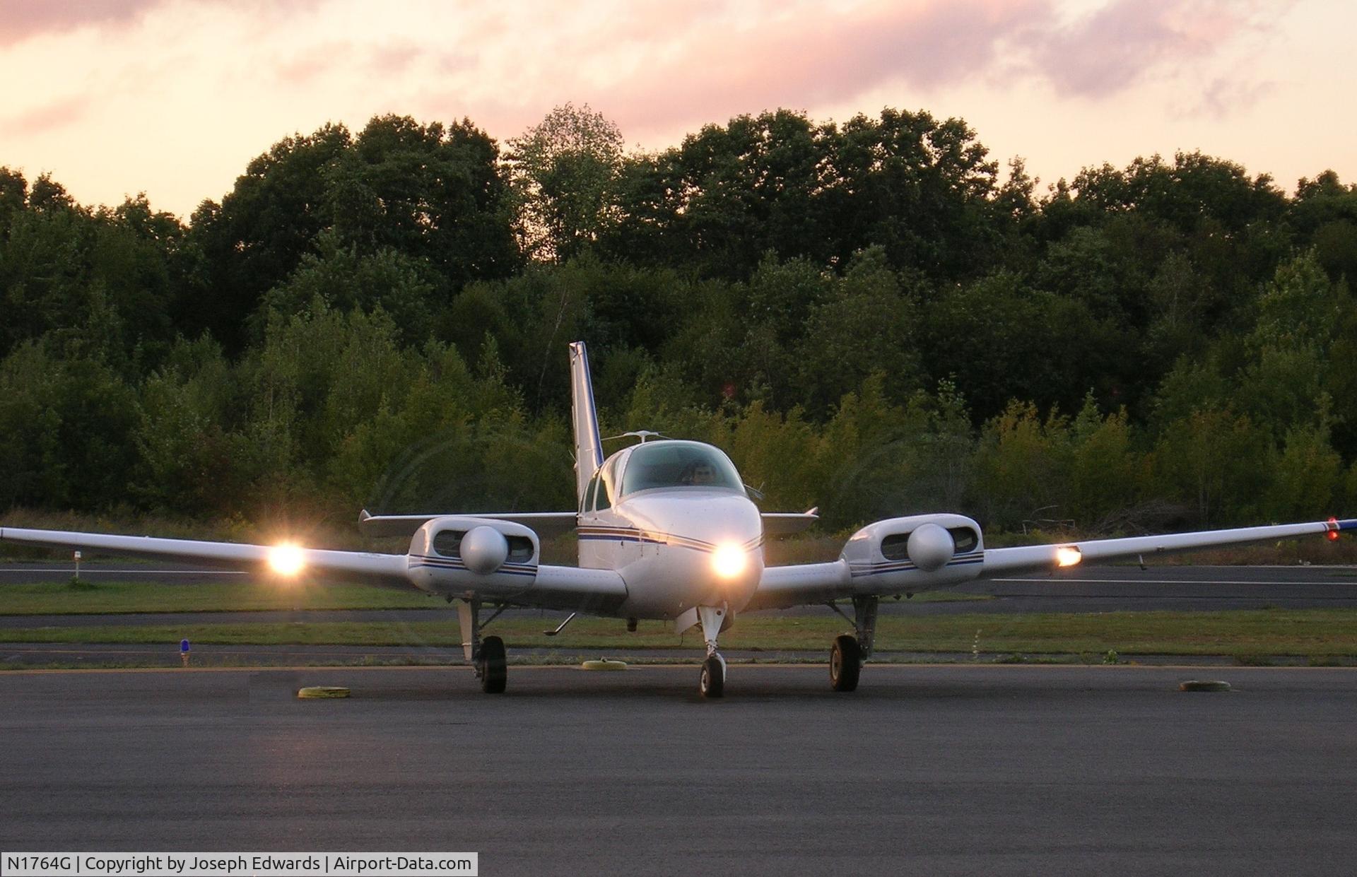 N1764G, 1962 Beech 95-A55 Baron C/N TC-307, Run up