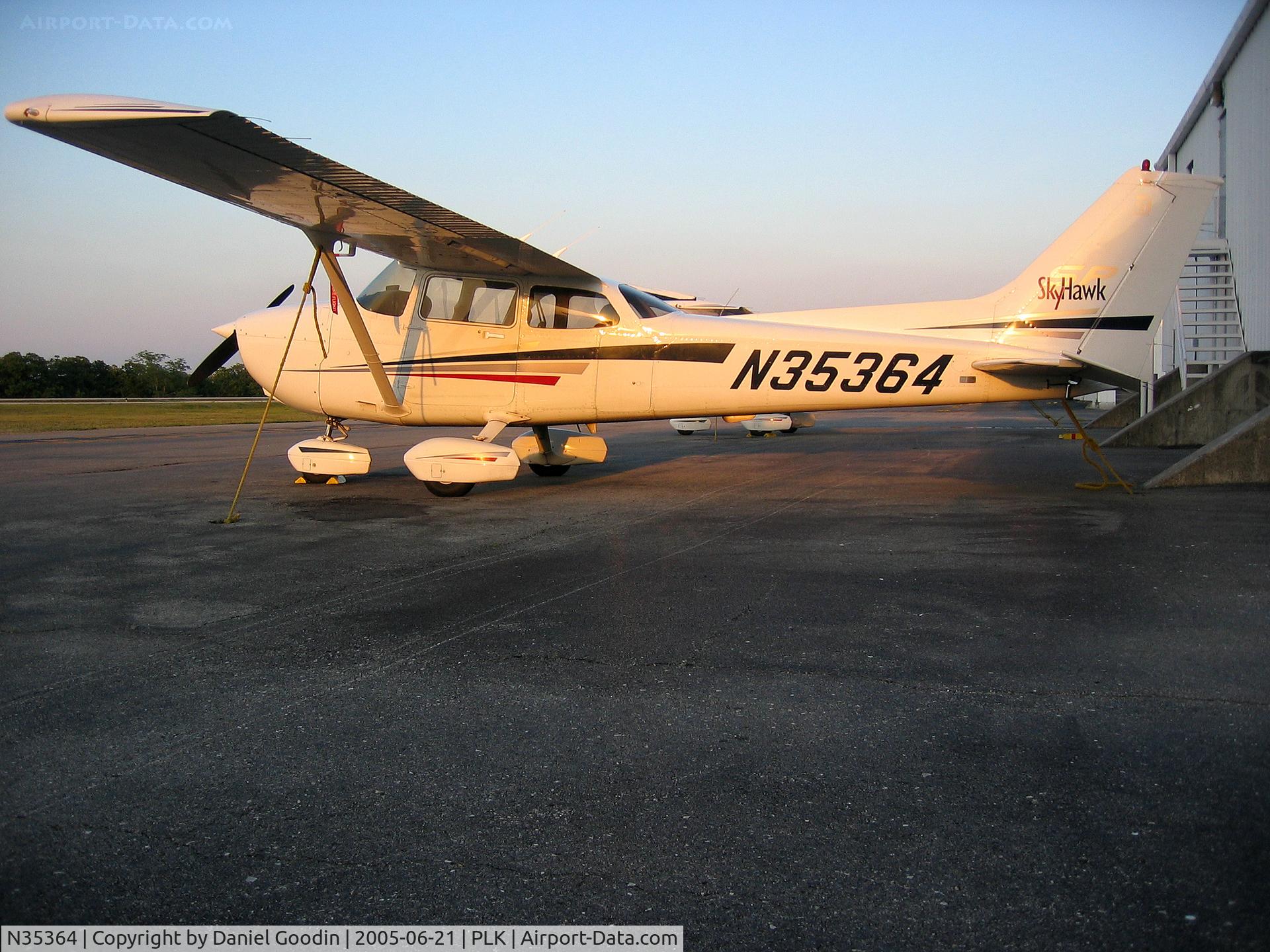 N35364, 2001 Cessna 172S C/N 172S8825, Aircraft of Wings of the Ozarks flight training, located in Hollister/Point Lookout, MO