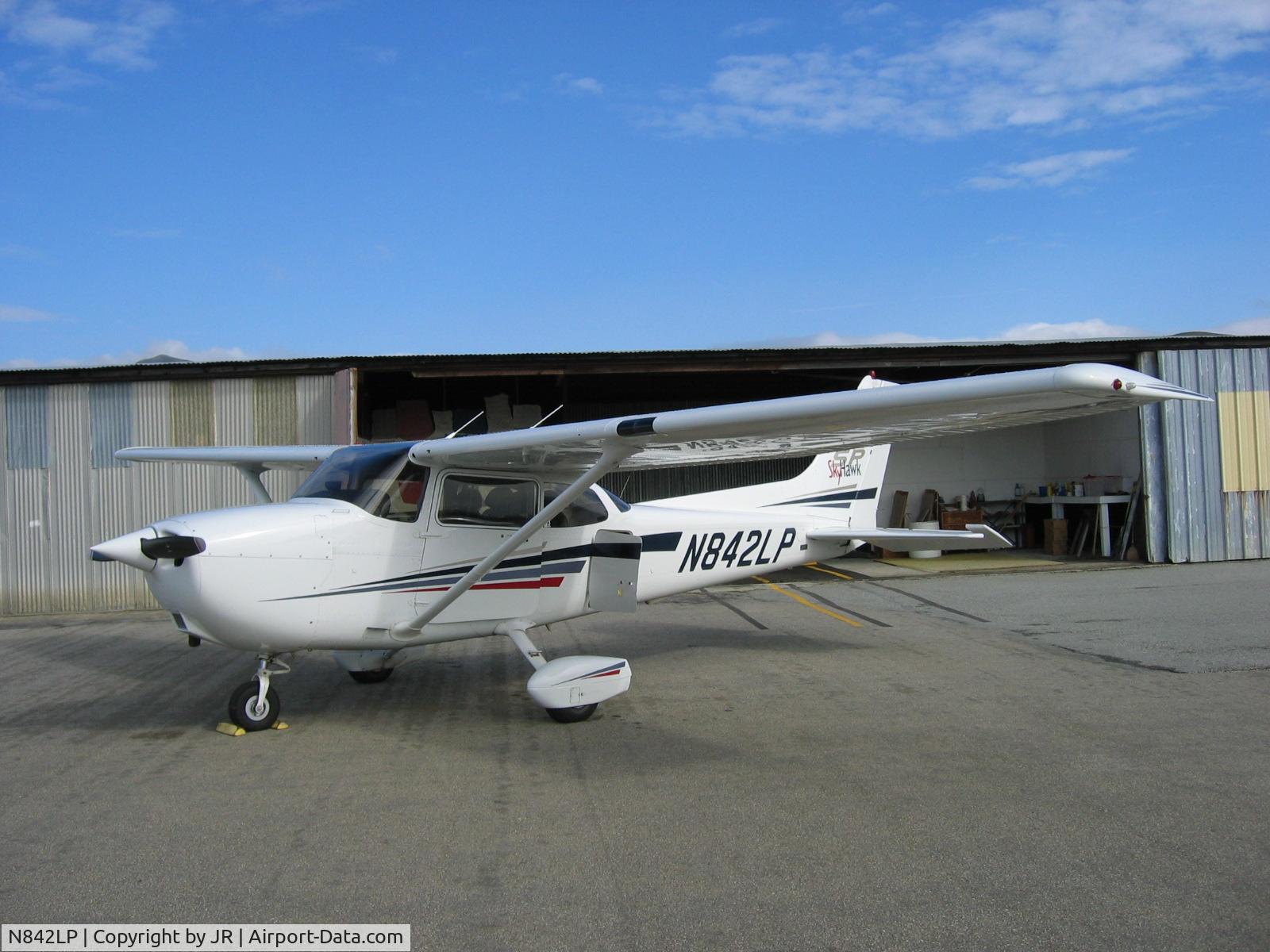 N842LP, 2001 Cessna 172S C/N 172S8842, N842LP in Half Moon Bay CA