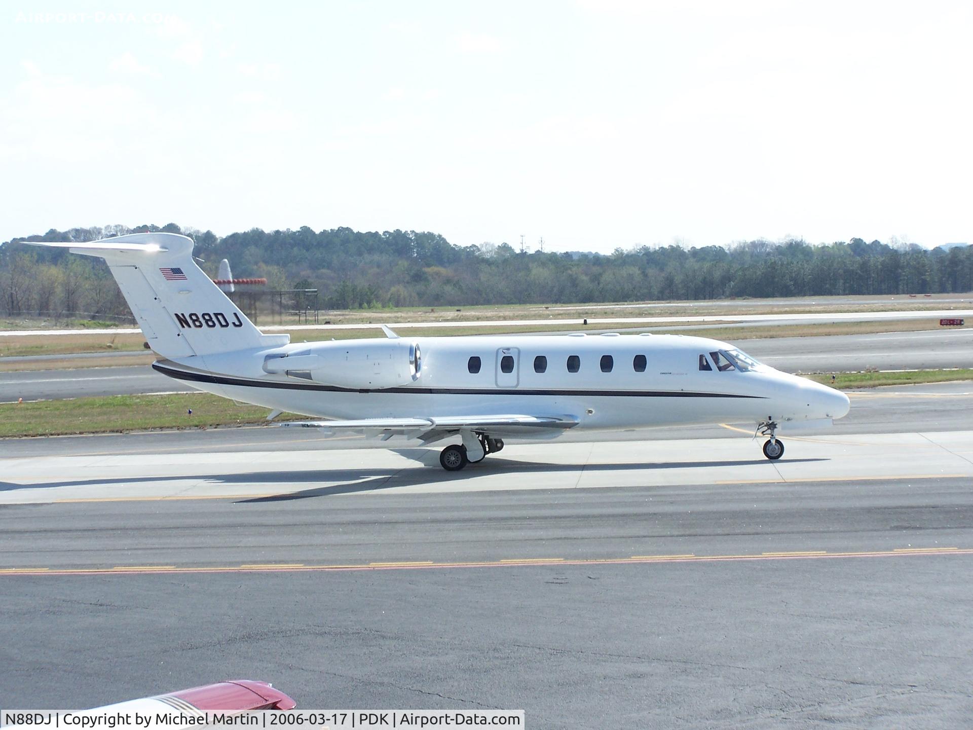 N88DJ, 1989 Cessna 650 Citation III C/N 650-0167, Taxing to Runway 20R