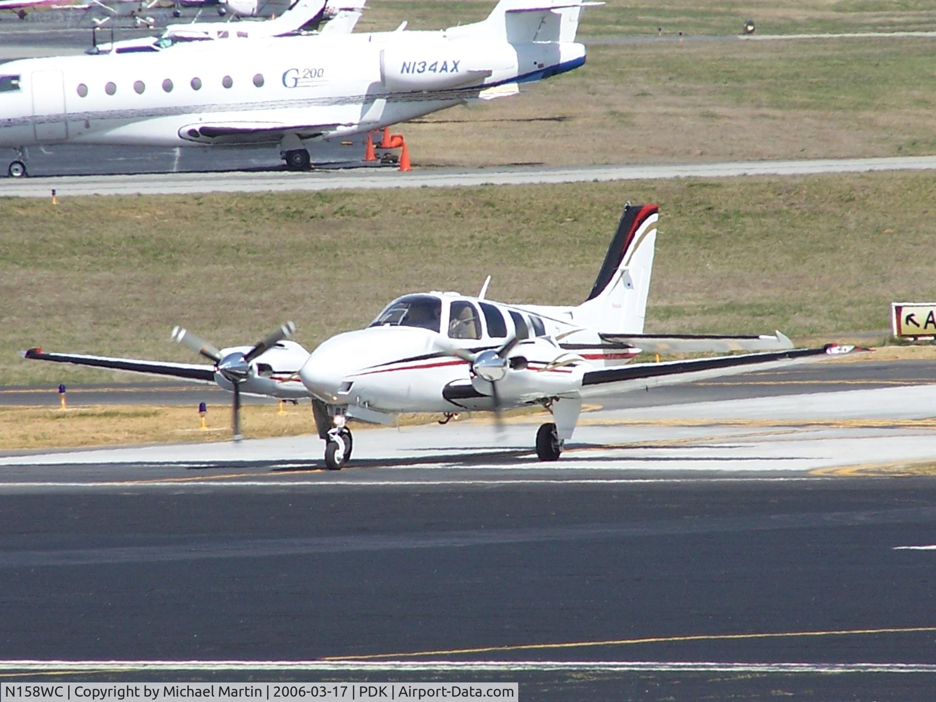 N158WC, 2001 Raytheon Aircraft Company 58 C/N TH-2008, Taxing to Epps Air Service