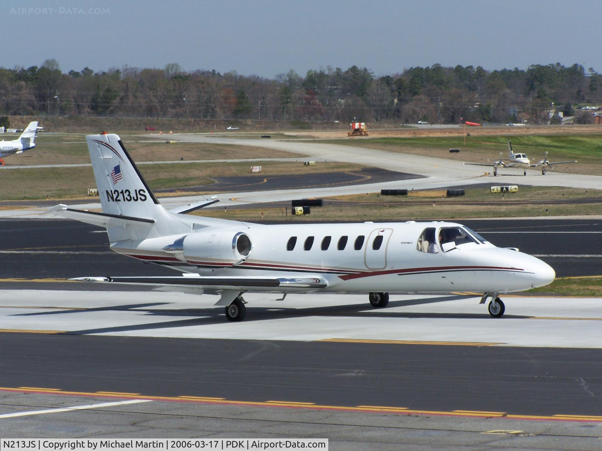 N213JS, 1989 Cessna 550 Citation II C/N 550-0597, Taxing to Runway 20R