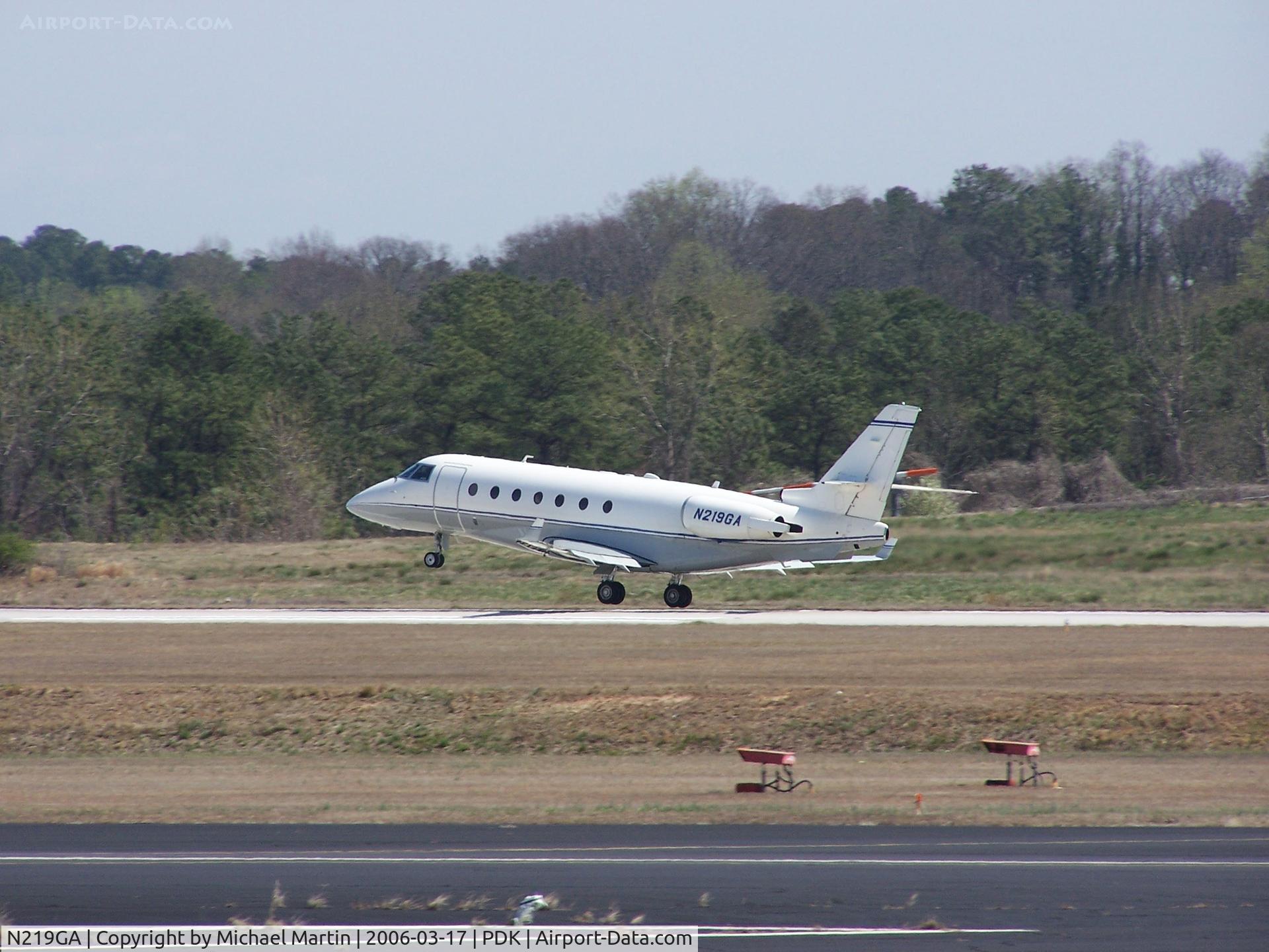 N219GA, 2006 Israel Aircraft Industries Gulfstream G150 C/N 219, Departing PDK