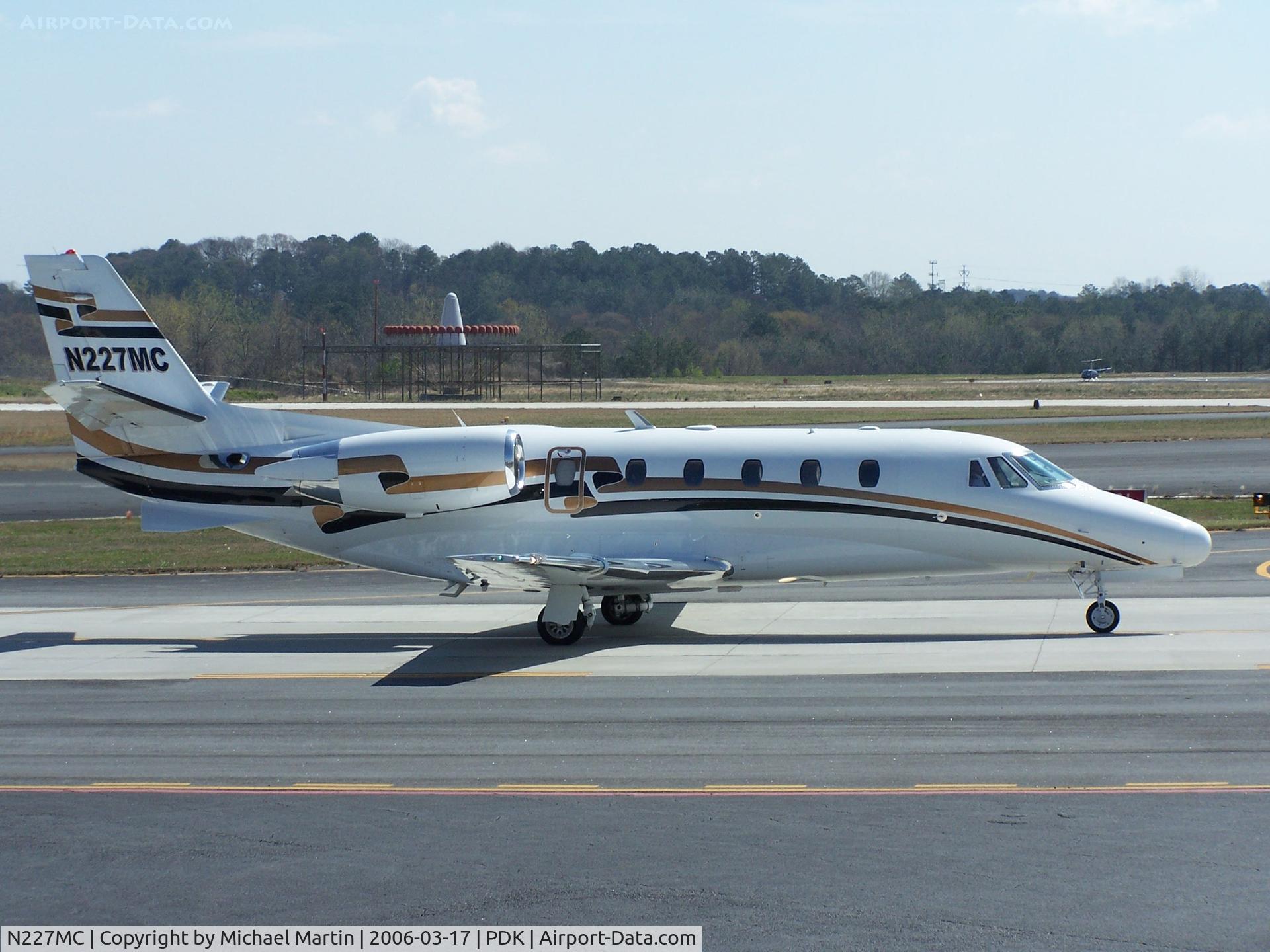 N227MC, 2000 Cessna 560XL C/N 560-5064, Taxing to Mercury Air Center