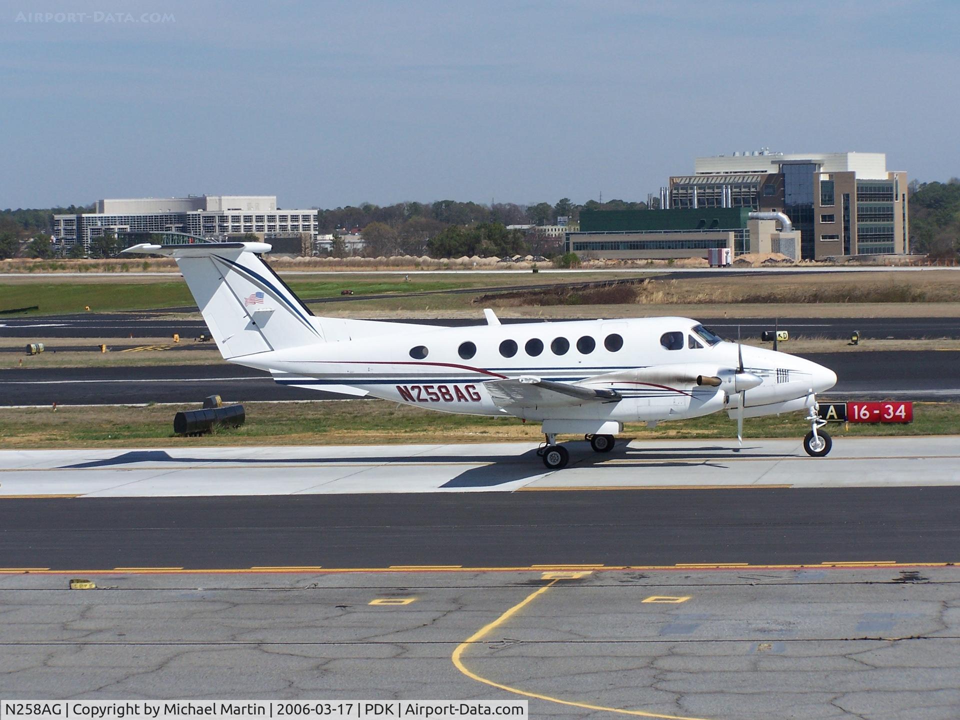 N258AG, 1978 Beech 200 Super King Air C/N BC-44, Taxing to Runway 20R