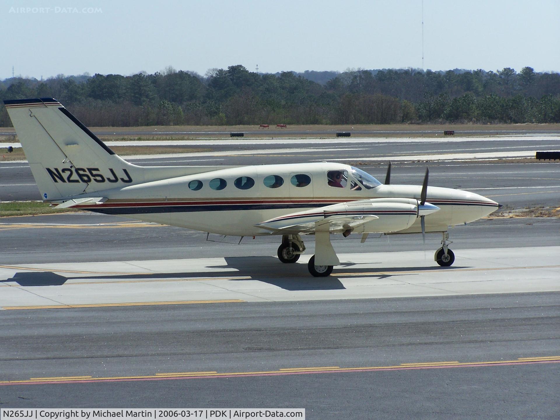 N265JJ, Cessna 421C Golden Eagle C/N 421C0822, Taxing to Runway 20R