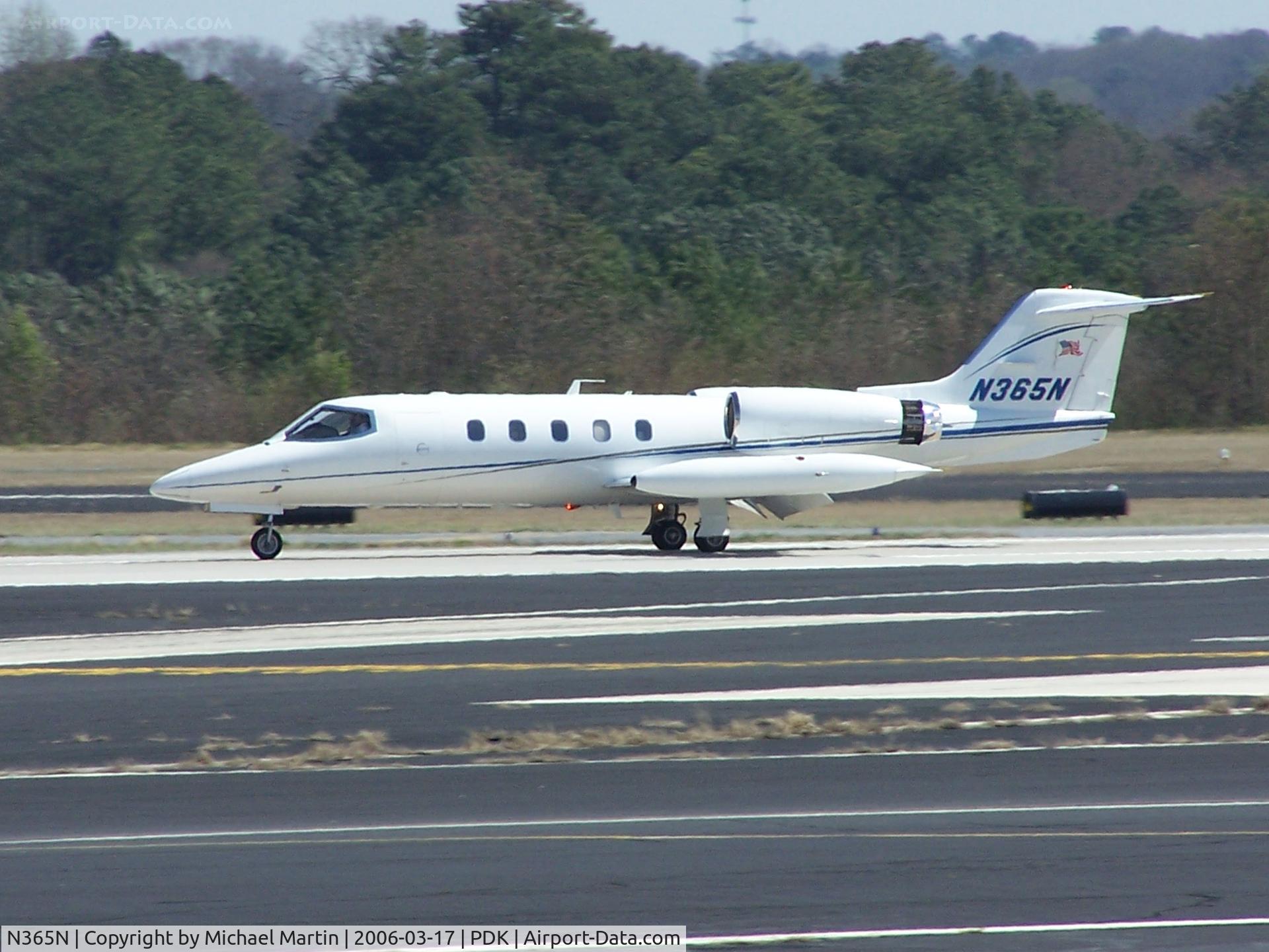 N365N, Gates Learjet 35A C/N 300, Departing PDK