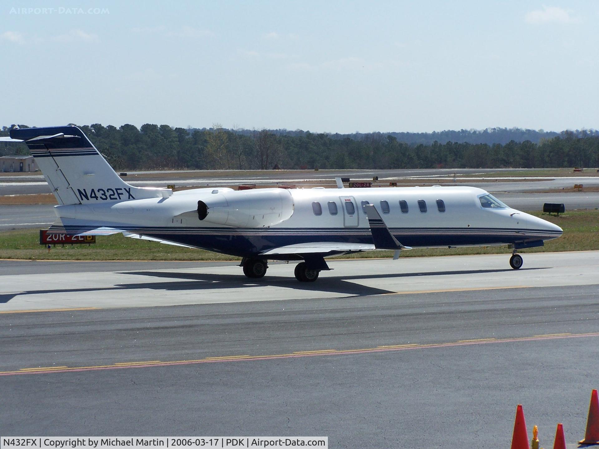 N432FX, 2002 Learjet Inc 45 C/N 197, Taxing to Runway 20R