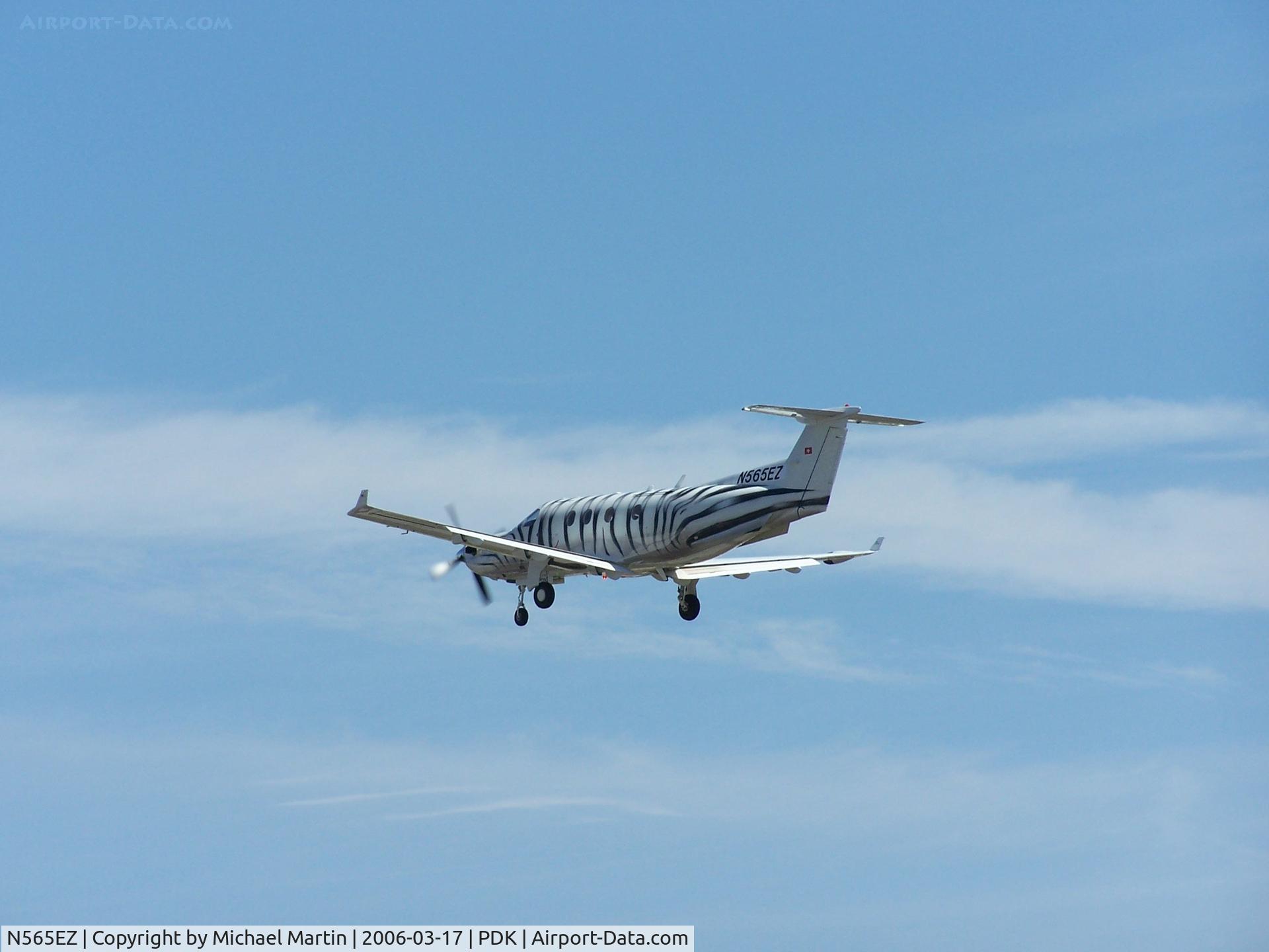 N565EZ, 1999 Pilatus PC-12/45 C/N 290, Departing PDK enroute to SSI for a new owner!