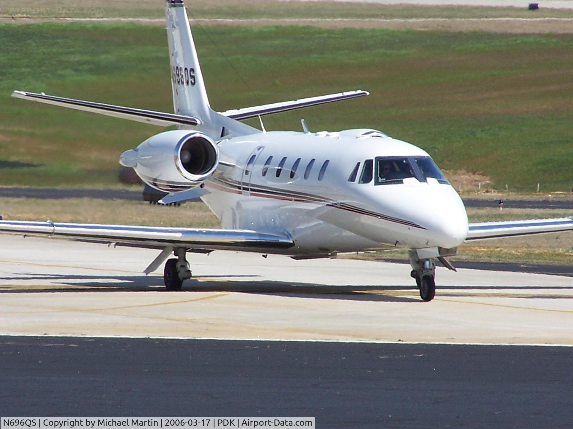 N696QS, 2002 Cessna 560XL Citation Excel C/N 560-5296, NetJets taxing to Runway 20R
