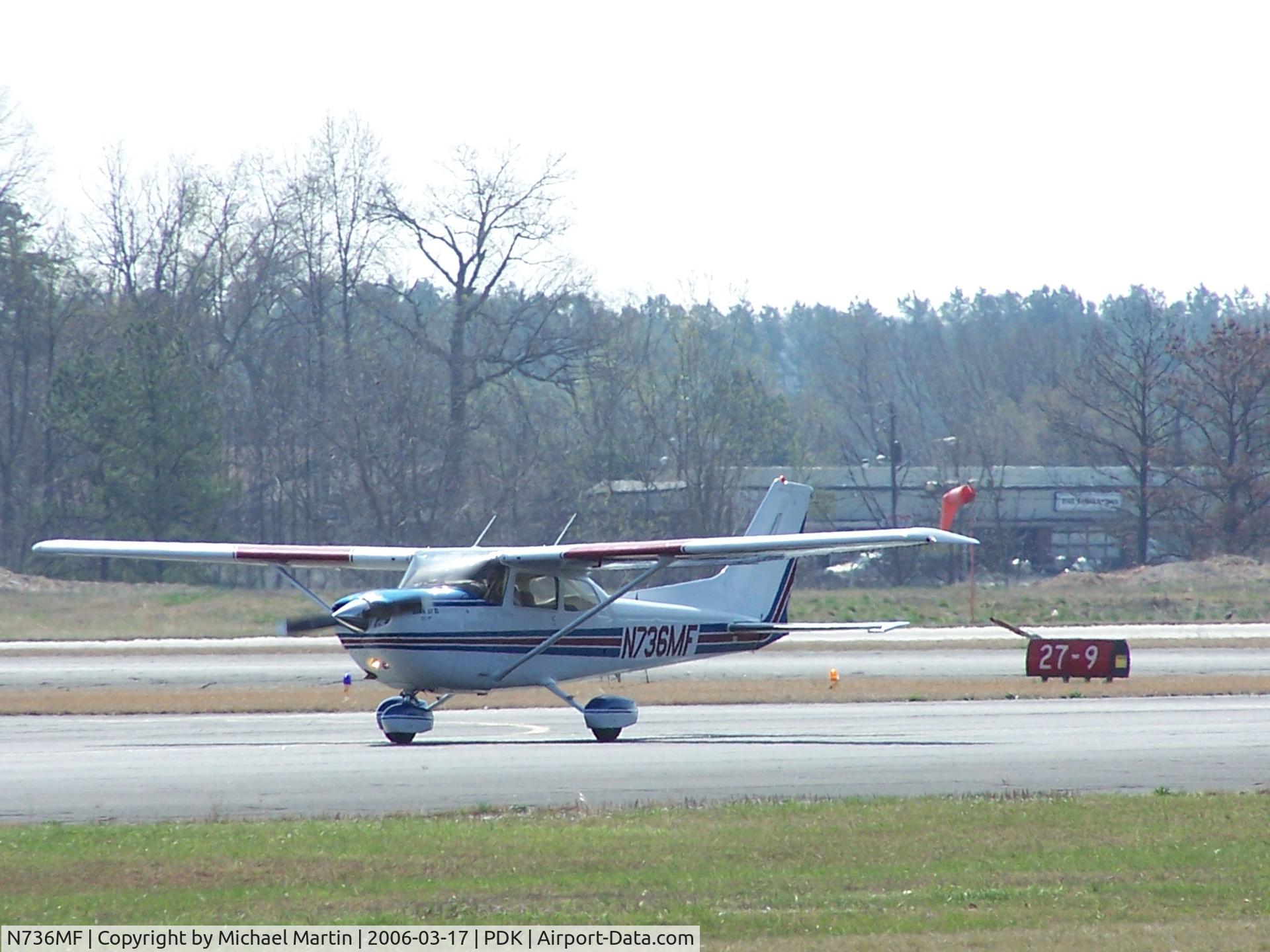 N736MF, 1977 Cessna R172K Hawk XP C/N R1722629, Landing PDK on 20L