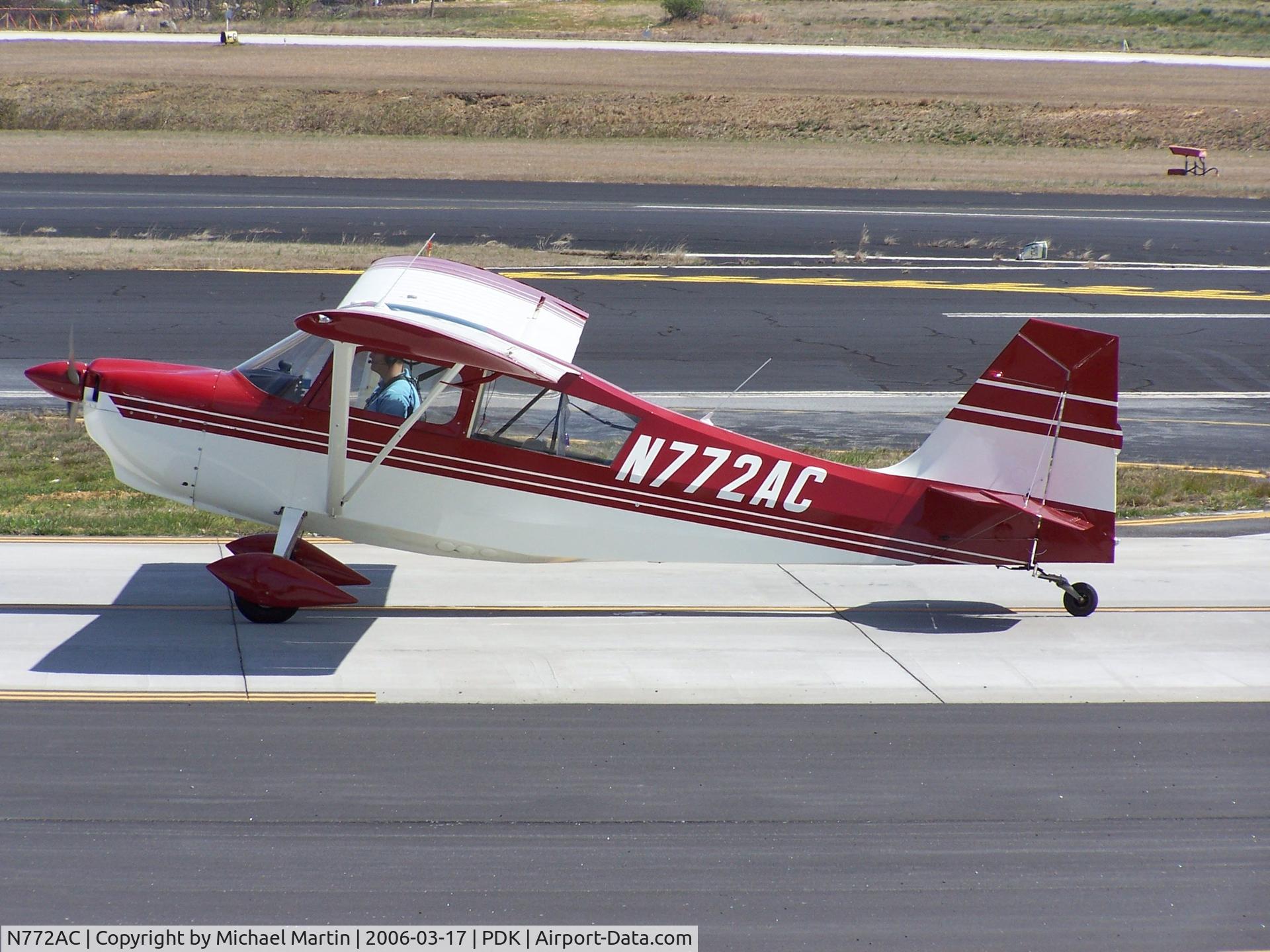 N772AC, 1996 American Champion 7GCBC C/N 1228-96, Taxing to Epps Air Service