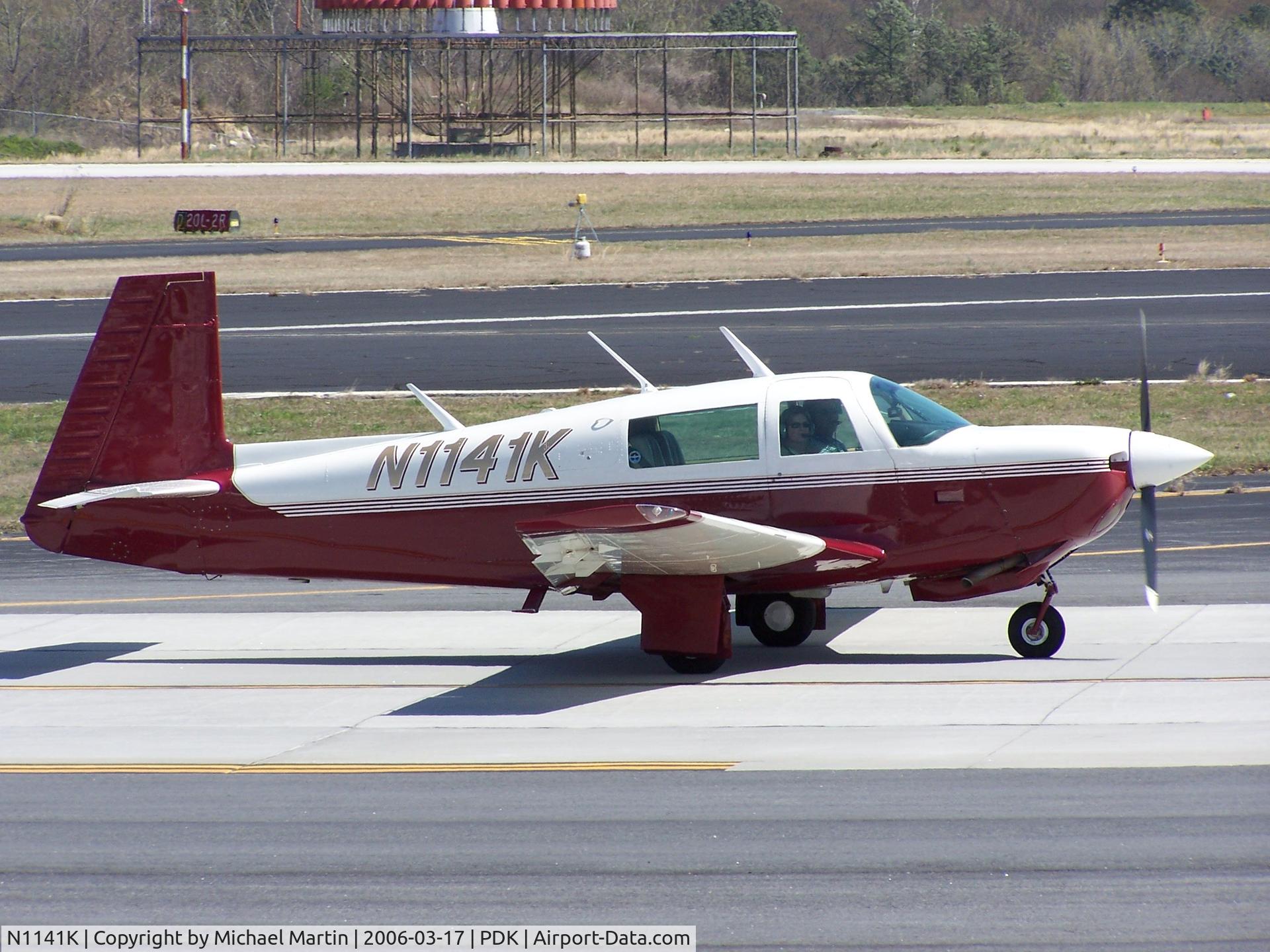 N1141K, 1981 Mooney M20J 201 C/N 24-1214, Taxing to Runway 20R
